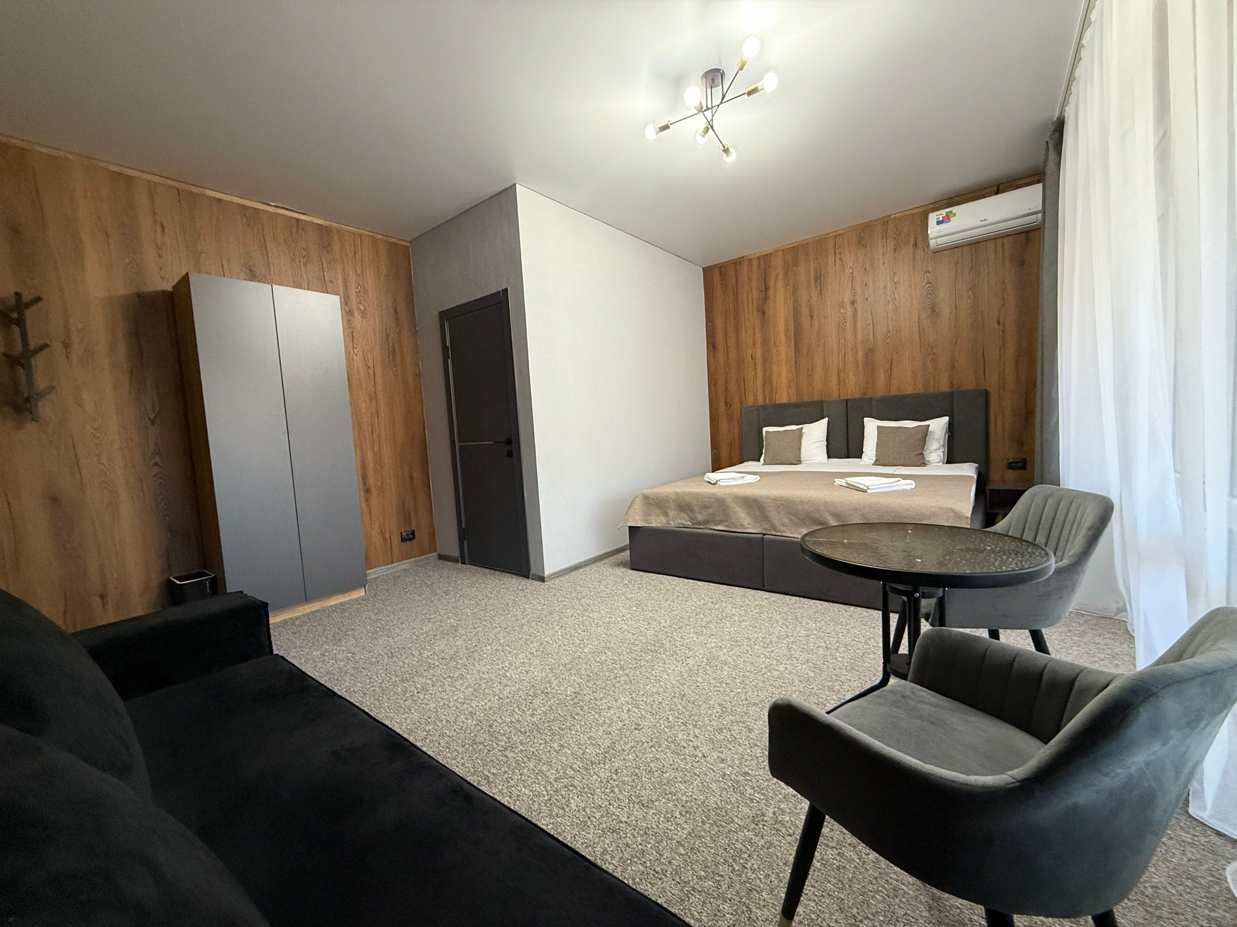 Четырехместный однокомнатный люкс с балконом