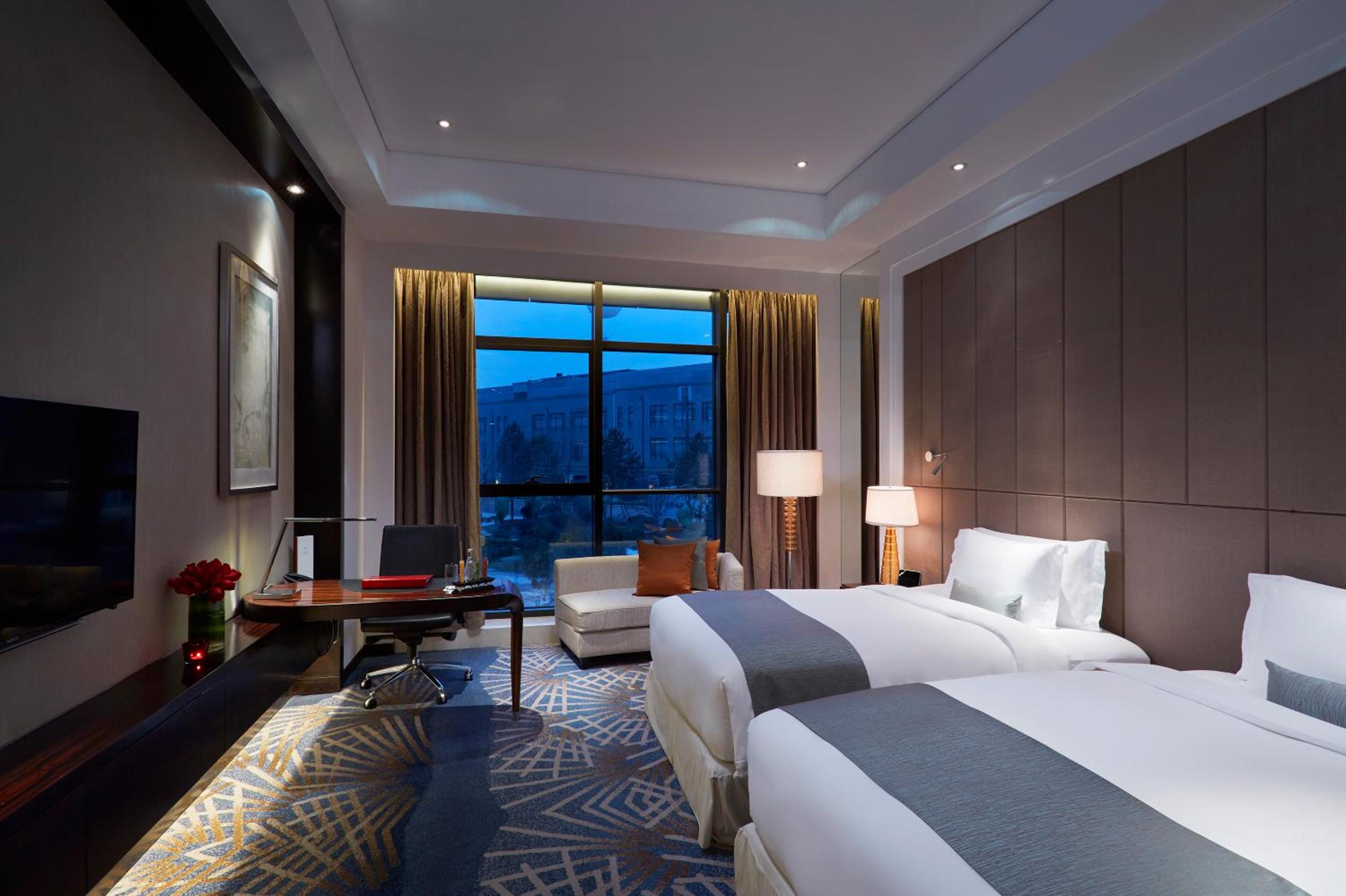 Red Level 2Bedroom Connected Gran Suite