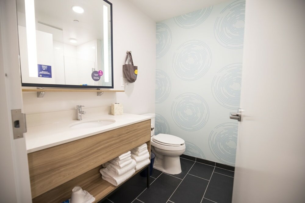 Room, 1 King Bed, Accessible (Hearing)