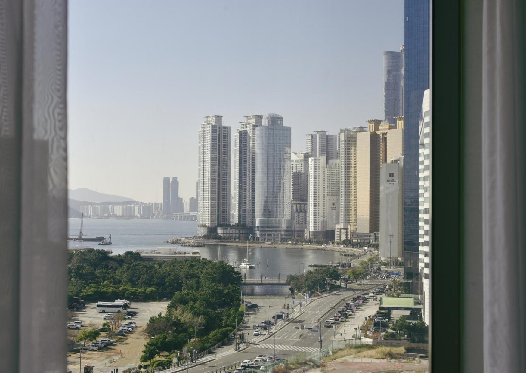 Deluxe Double Room with Side Sea View