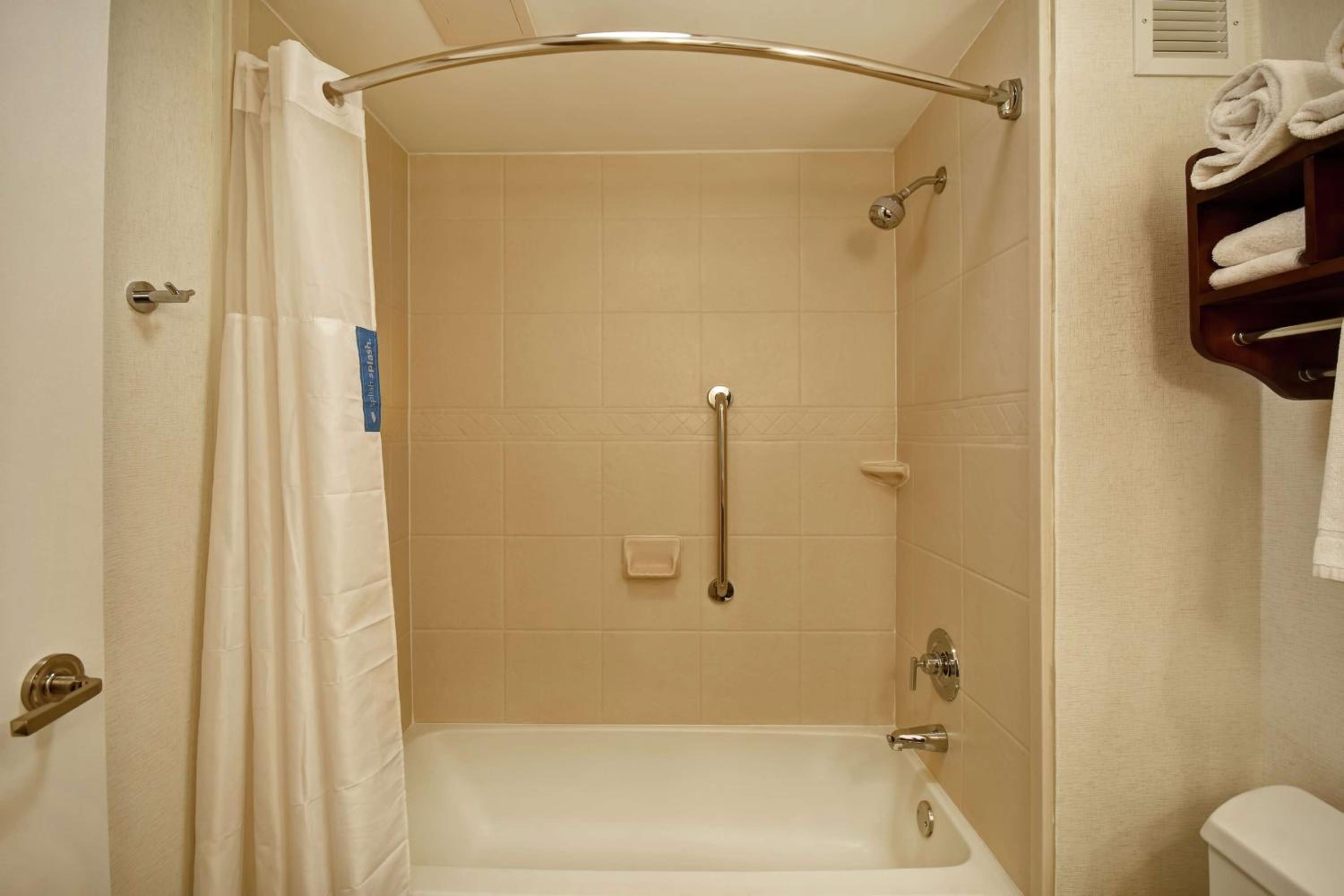 Double Room with Tub - Mobility Accessible/Non-Smoking