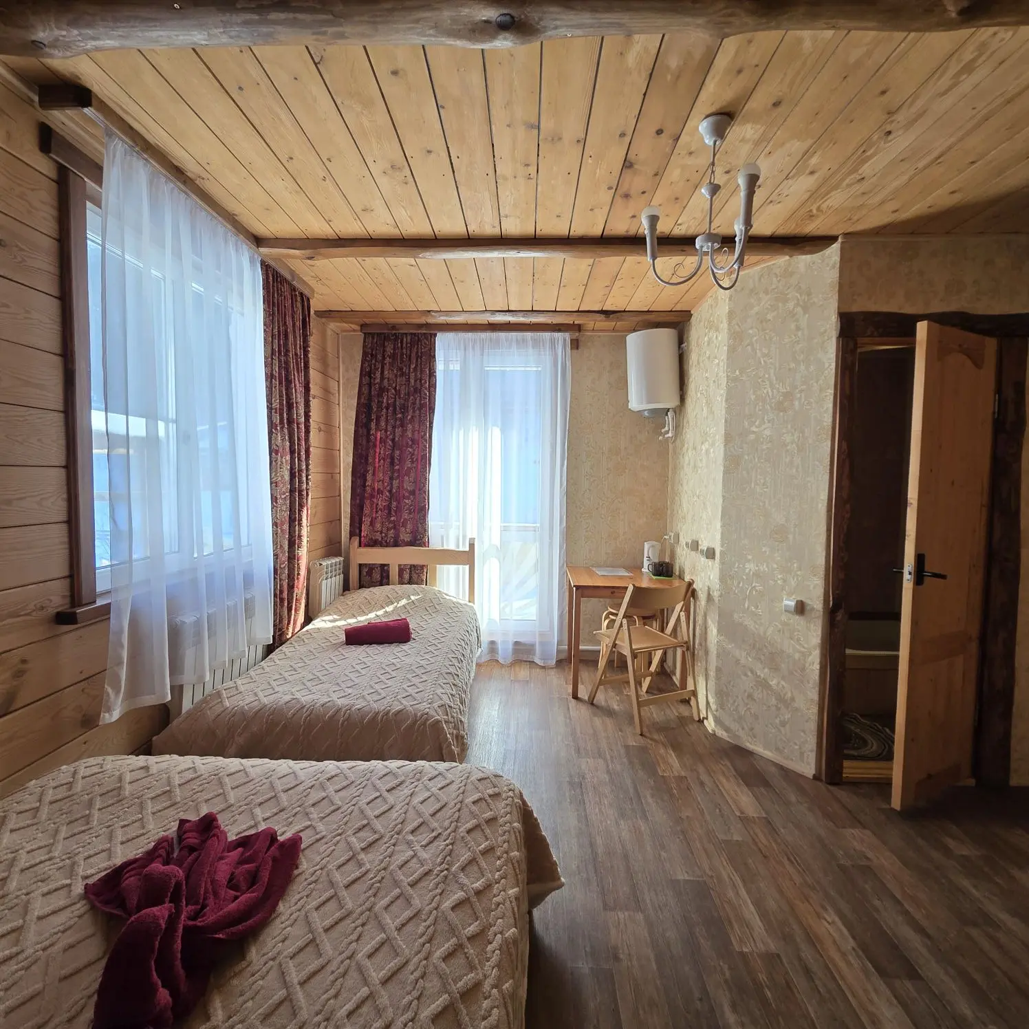 Трехместный номер с балконом