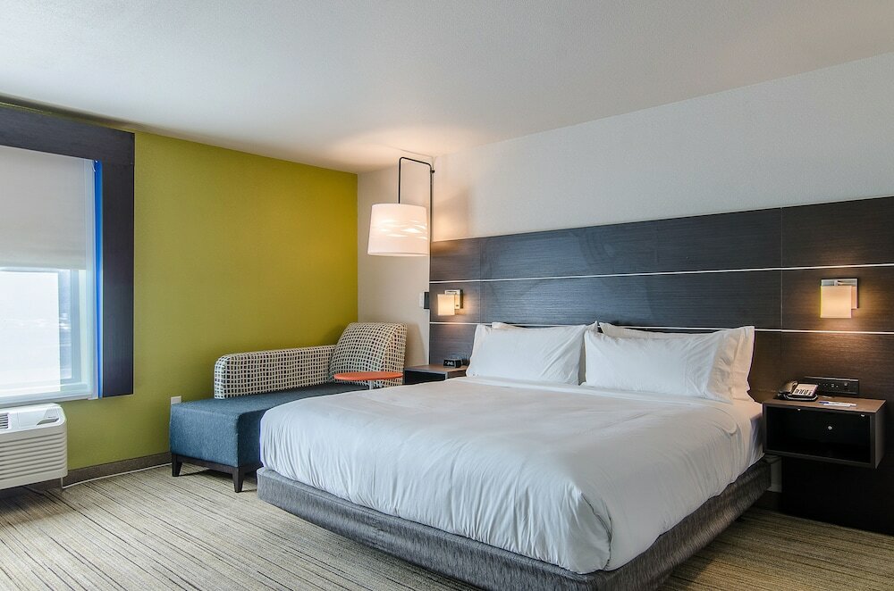 Standard Room, 1 King Bed (Walk-In Shower)