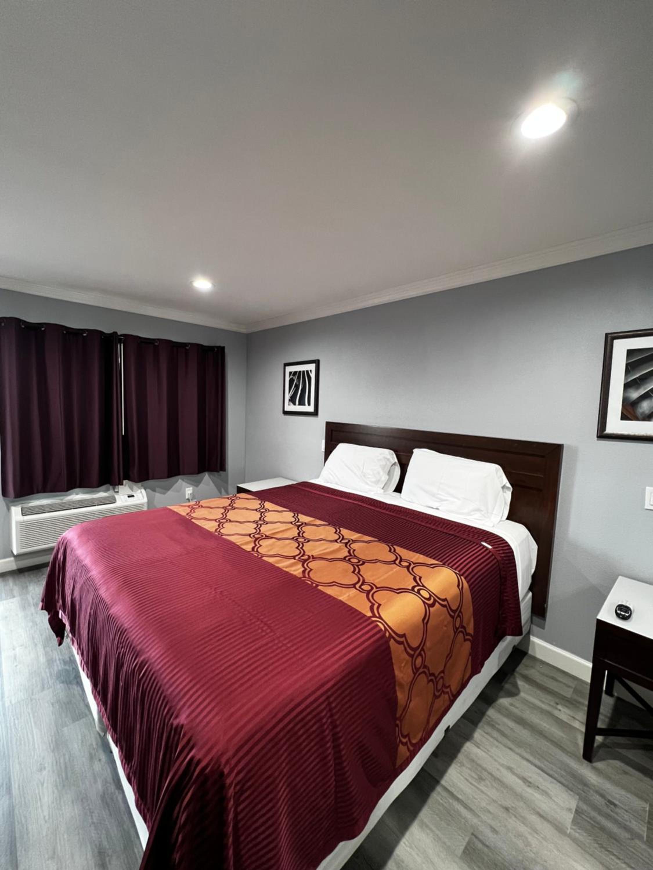 Deluxe King Suite