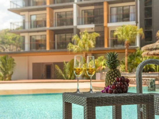 Deluxe Pool Access Room