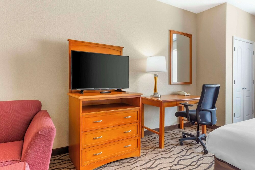 Standard Room, 1 King Bed, Non Smoking, Jetted Tub