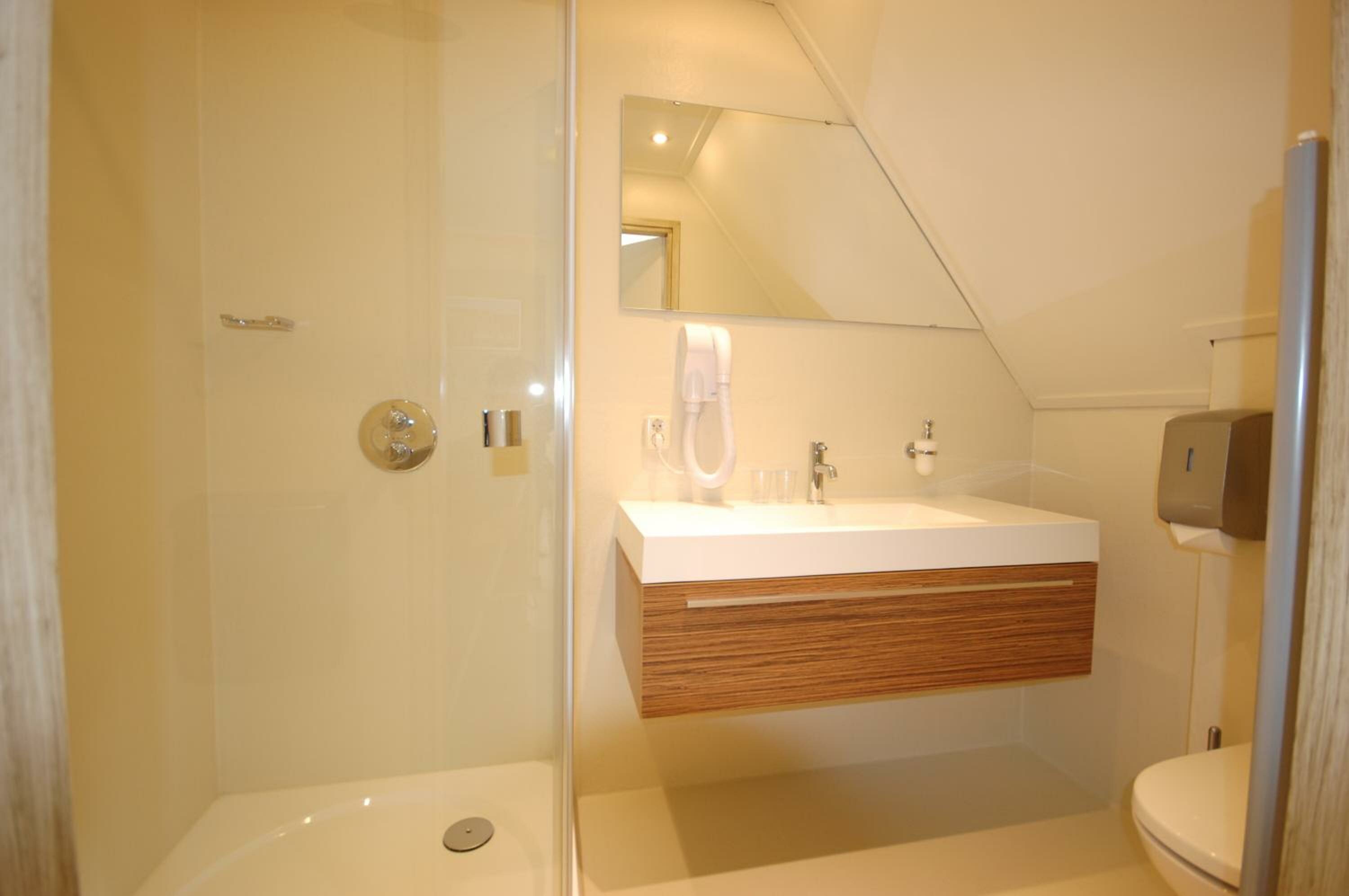 Standard Single Room with Shower