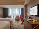 Улучшенный номер с видом на озеро (две кровати) в Pullman Xiamen Powerlong