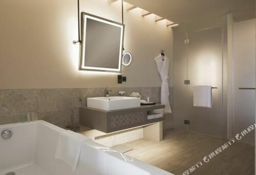 Family Room Non smoking в Saadiyat Rotana Resort & Villas