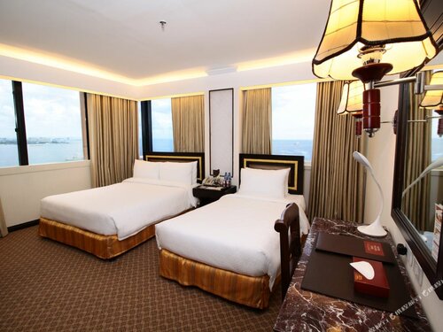 Deluxe Room в Bayview Park Hotel Manila