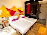 Standard Twin Pool View Room в Ibis Styles Singapore On Macpherson