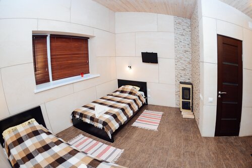 Небольшой двухместный номер с 2 отдельными кроватями