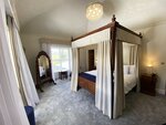 Four Poster Room, 1 King Bed, Double Power Shower, Mountain View в Aberdunant Hall