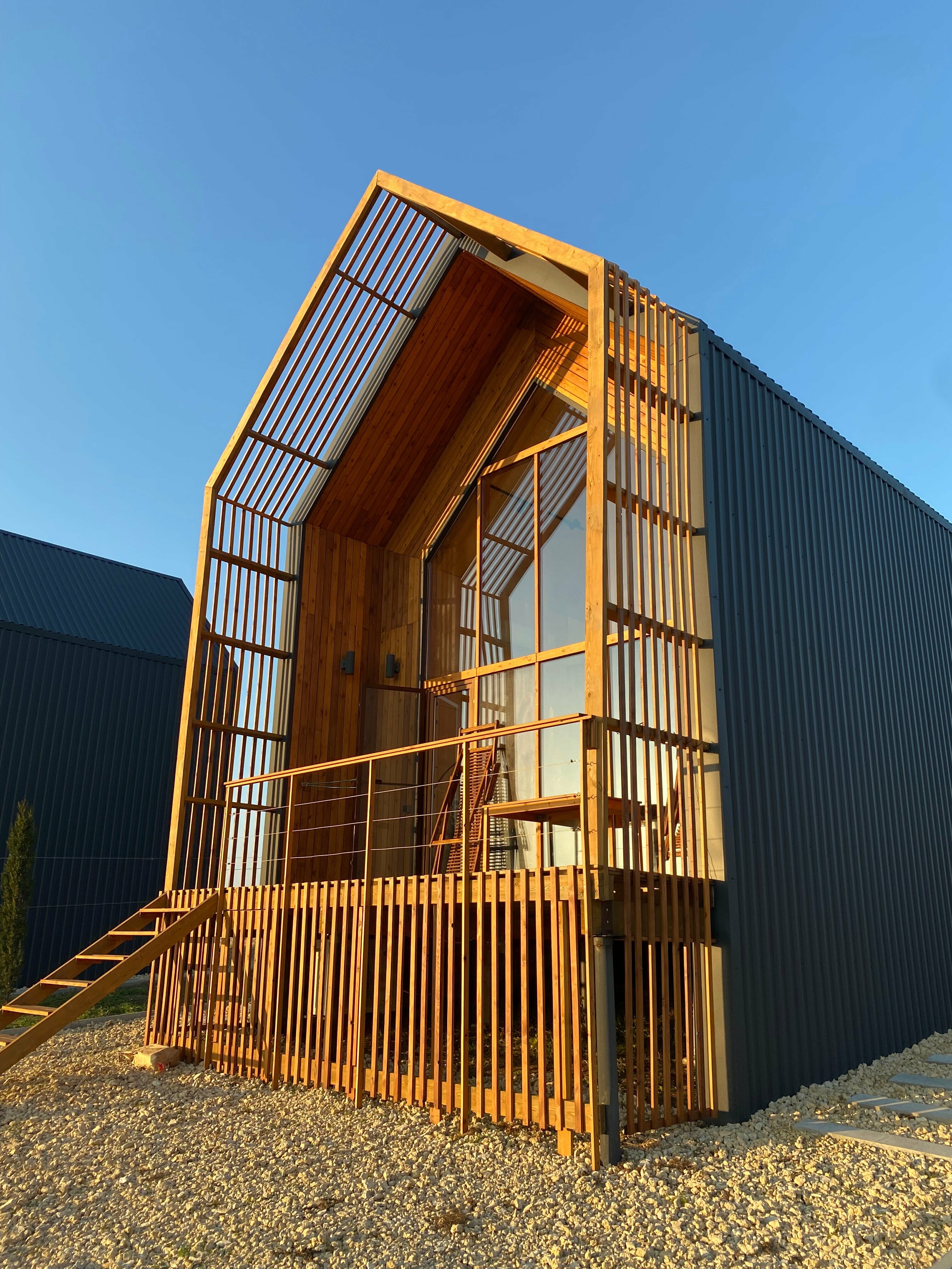 Дом Барн с террасой и видом на море