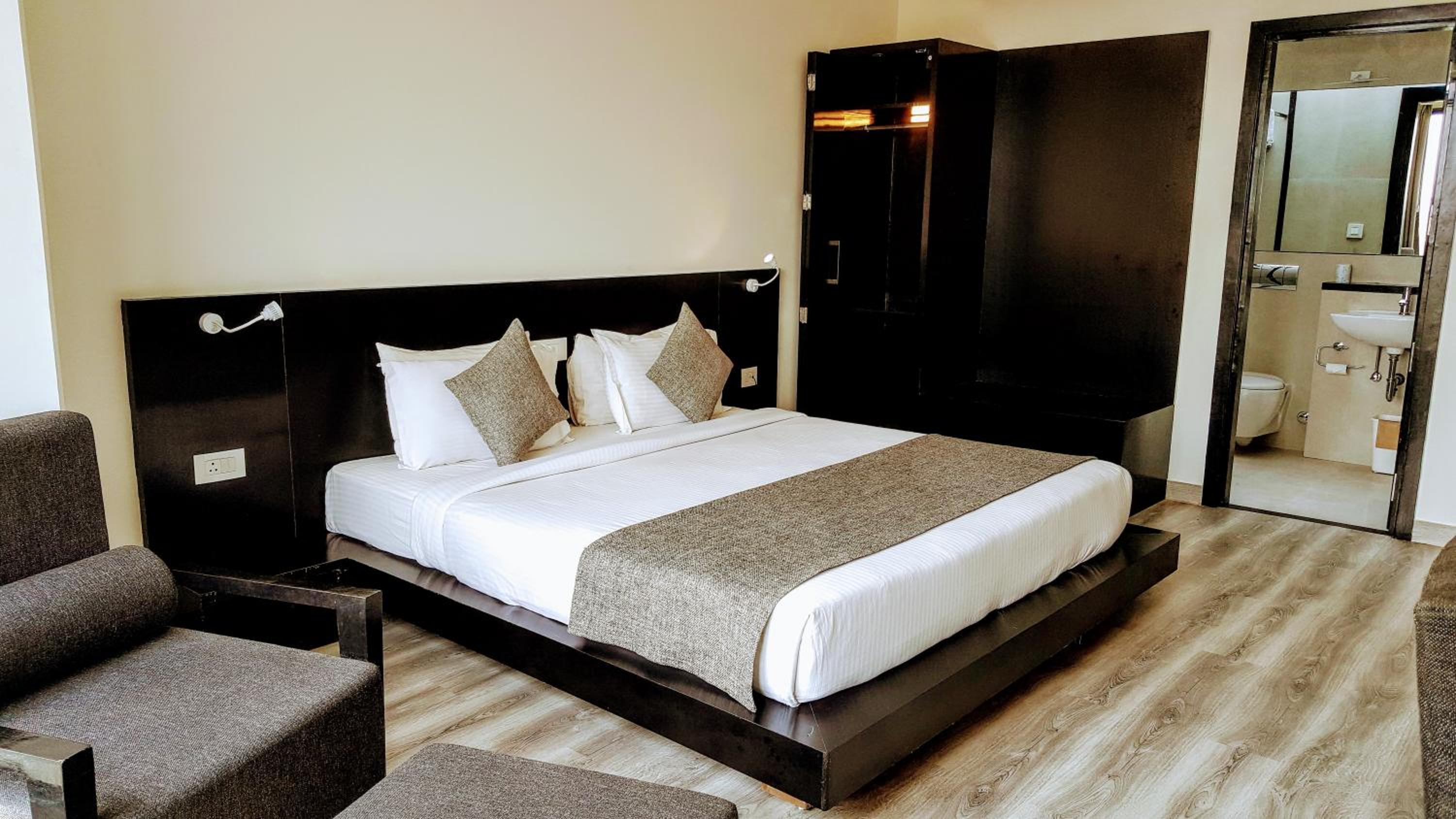 Deluxe King Room
