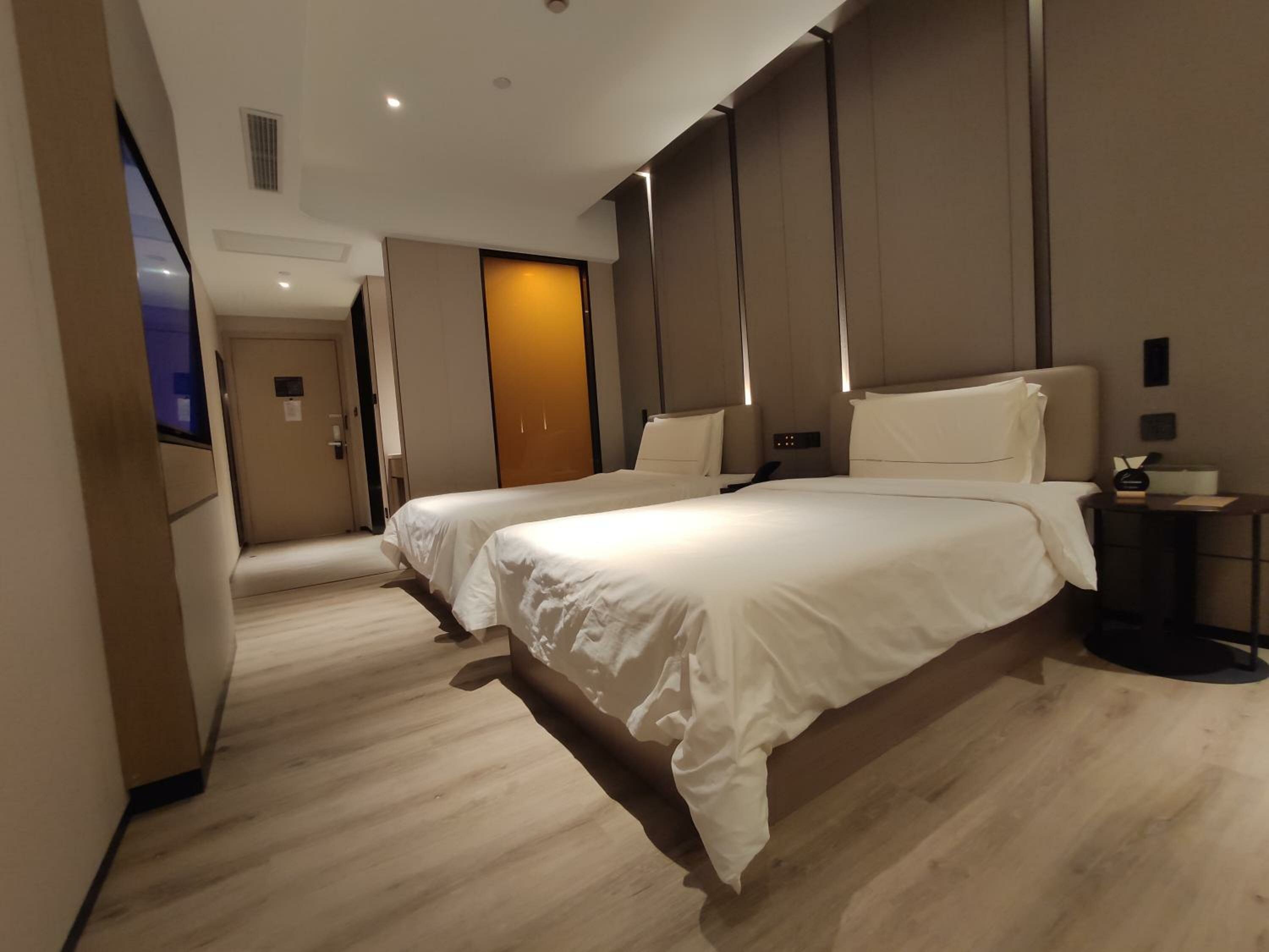 Jimu Twin Room with City View
