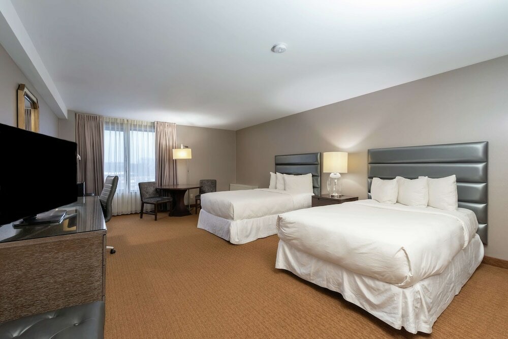 2 Bed Oversize Pool Area