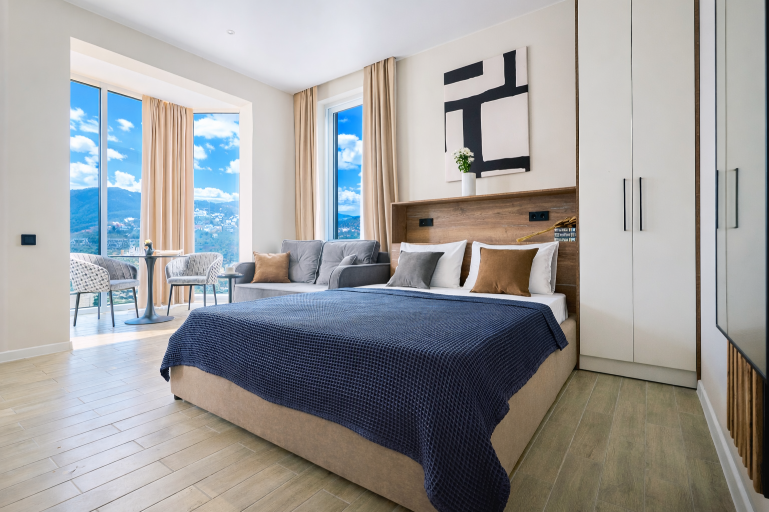 Лофт студия с балконом и видом на море и горы