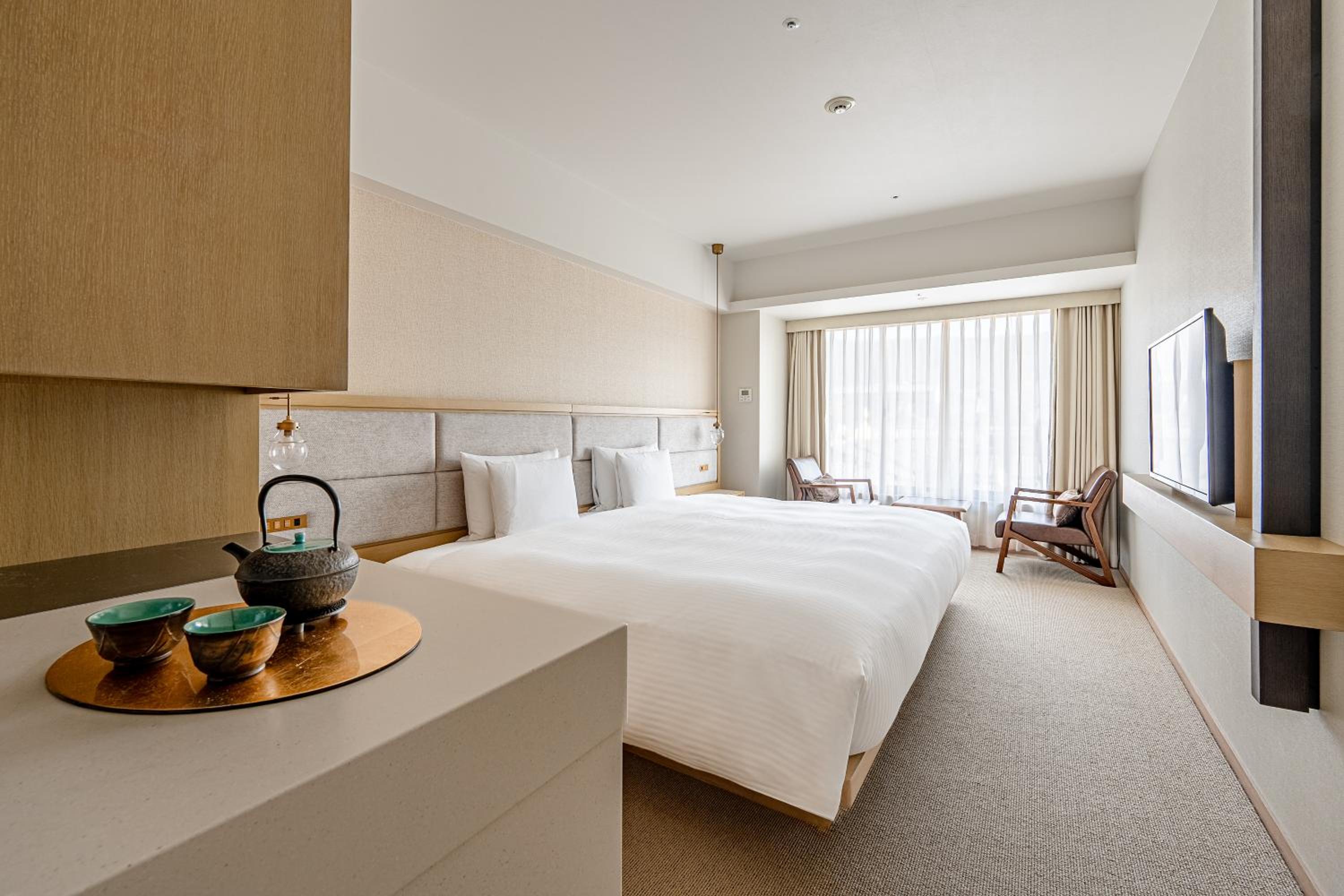 Superior Wide King Room - Non-Smoking