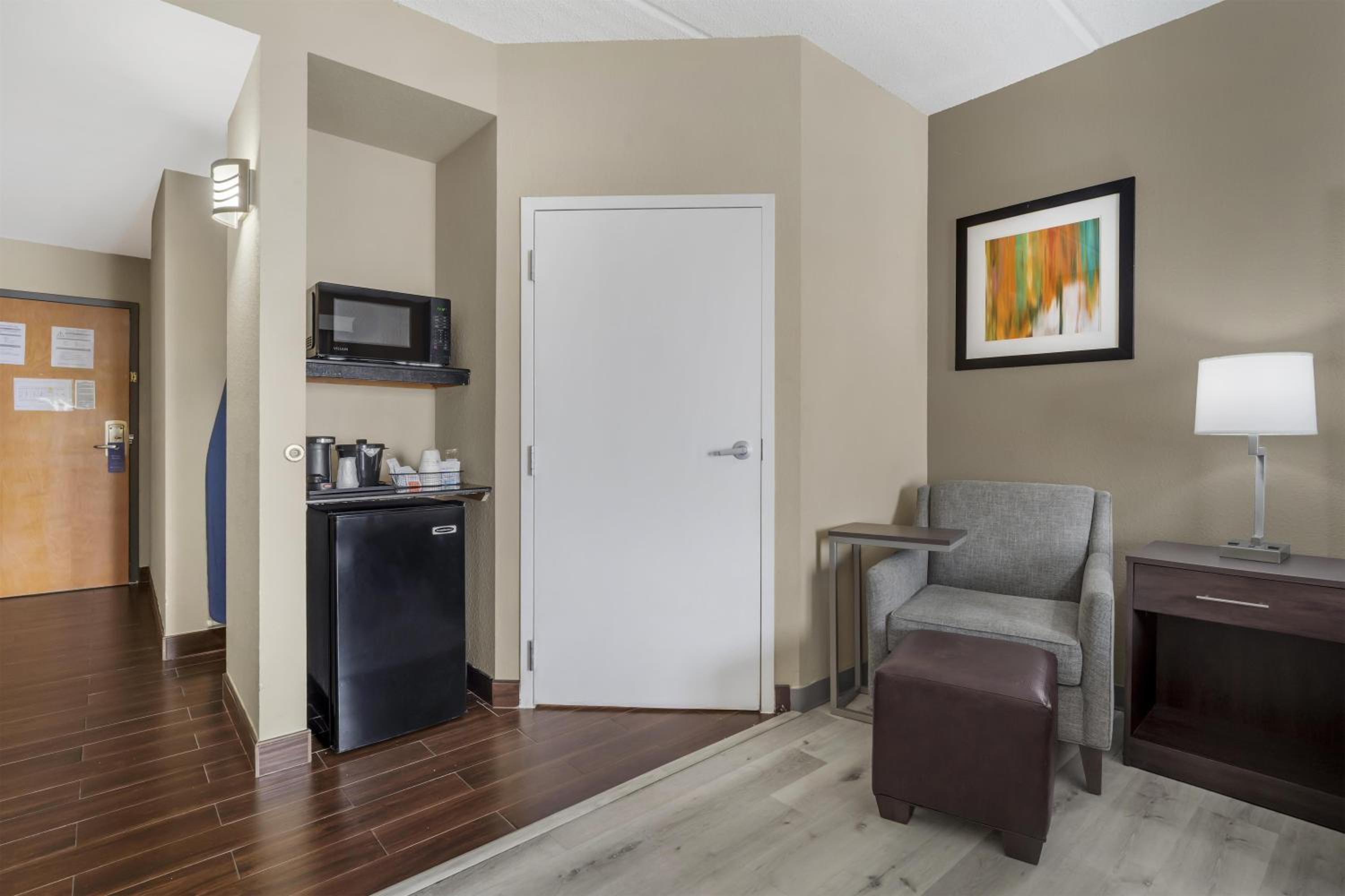 Two-Bedroom King Suite with Two King Beds - Non-Smoking