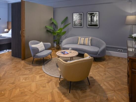 Deluxe Suite