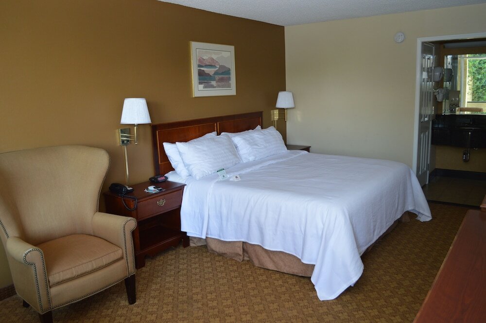 Deluxe Room, 1 King Bed, Accessible