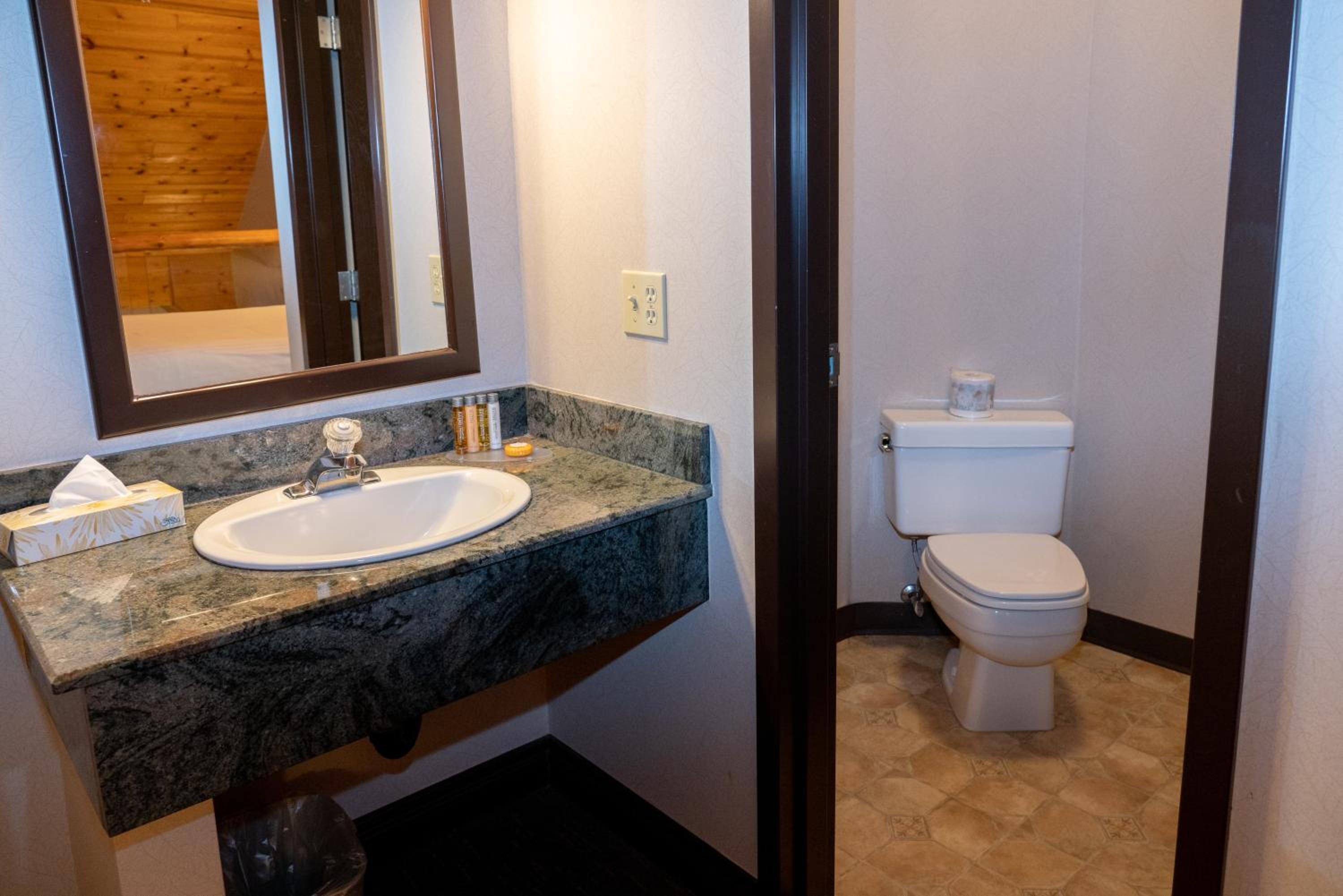  Loft Suite King, Queen Suite