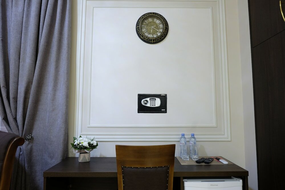 Junior Suite, Jetted Tub, City View
