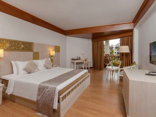 Deluxe Side Sea View 1 King Bed