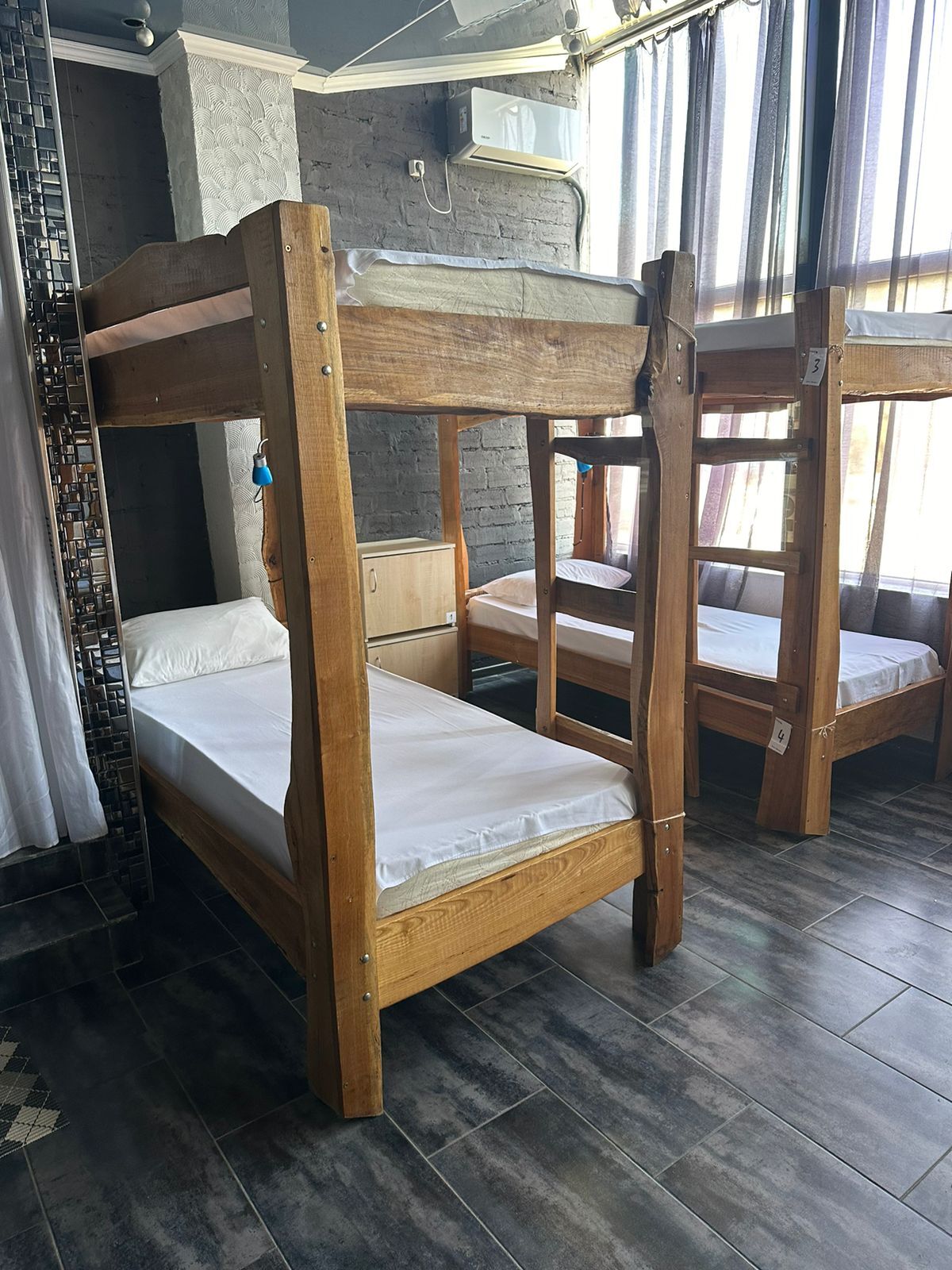 Общий номер для женщин с 8 кроватями