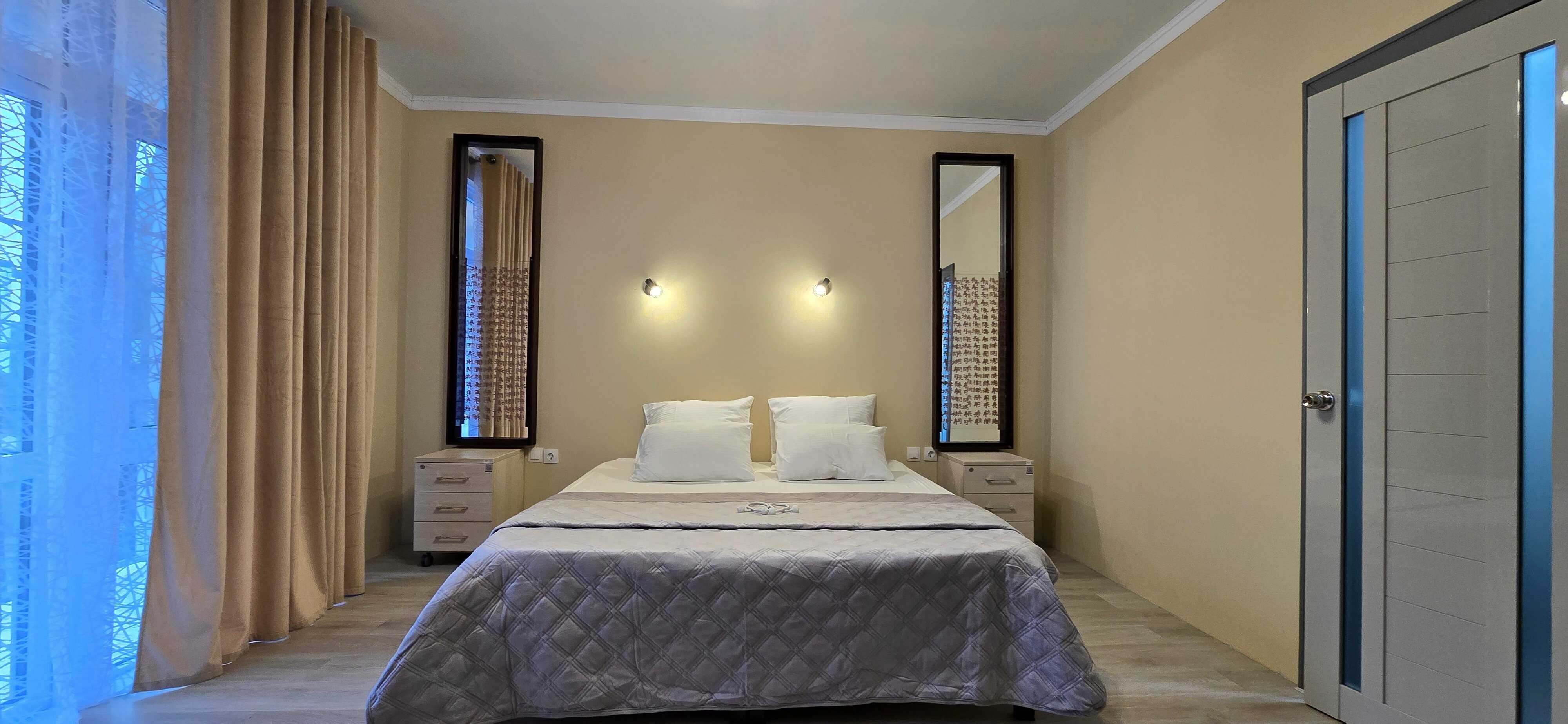 Люкс с кроватью размера «king-size» и балконом