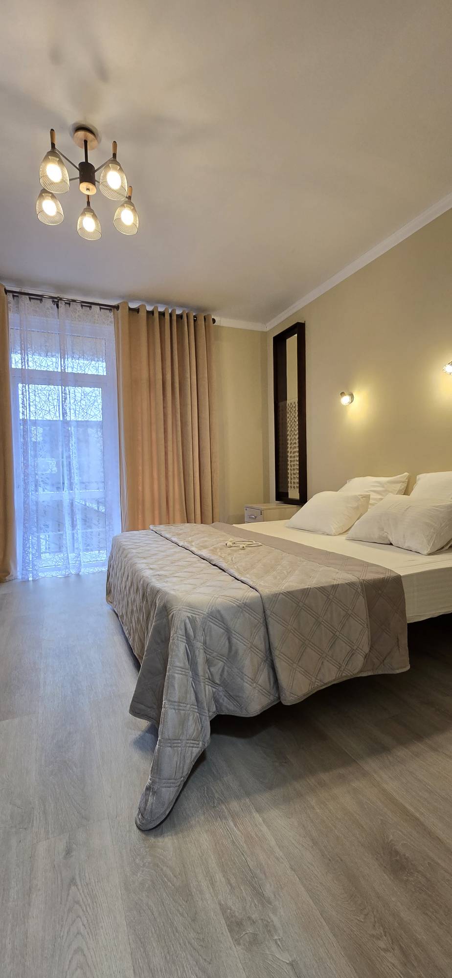 Люкс с кроватью размера «king-size» и балконом