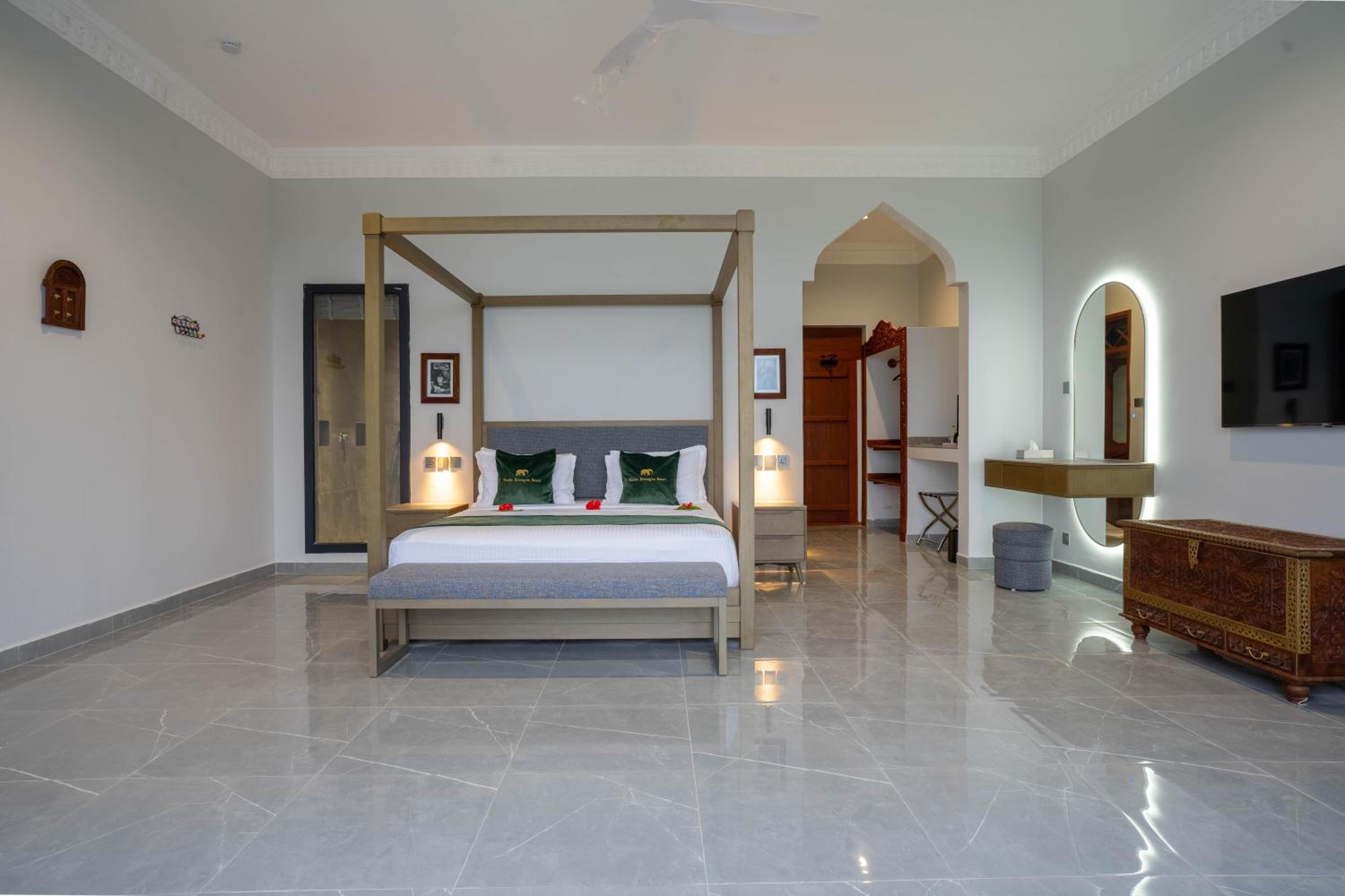 Suite with Balcony Pool View & Sea View