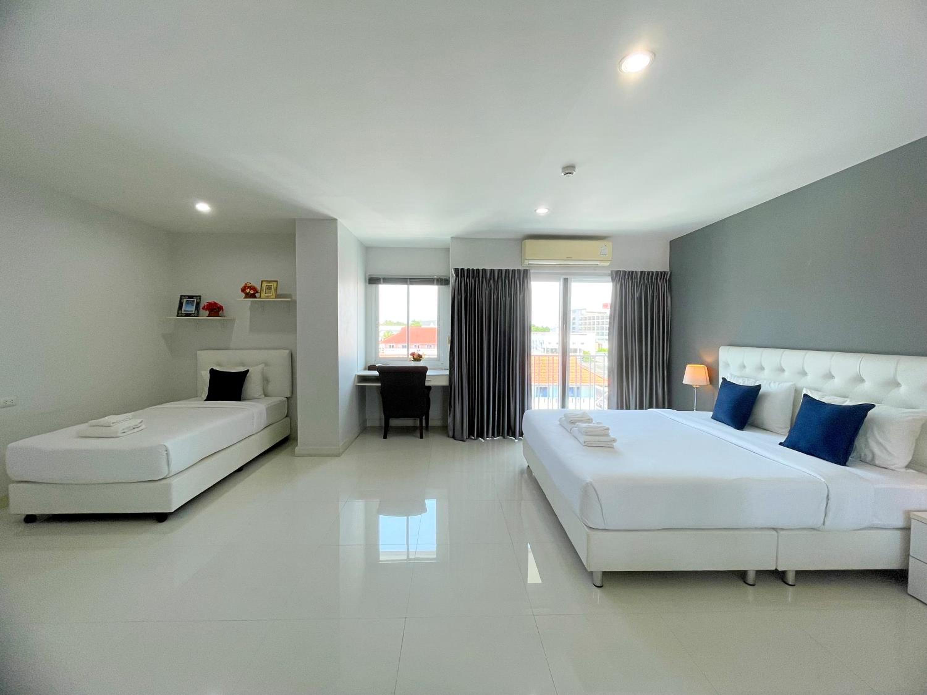 Triple Room with Pool View