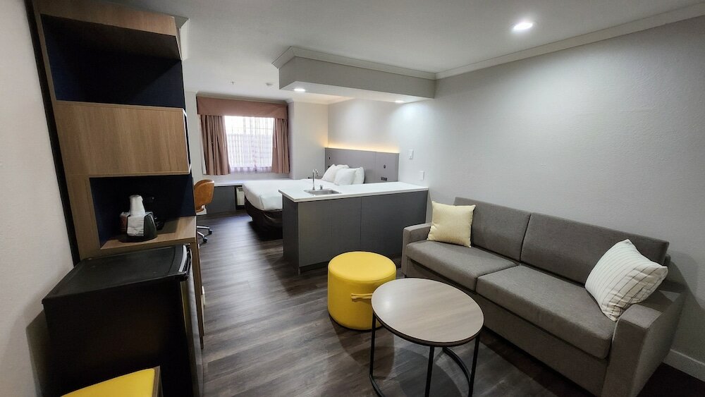 Suite, 1 Queen Bed with Sofa bed, Non Smoking
