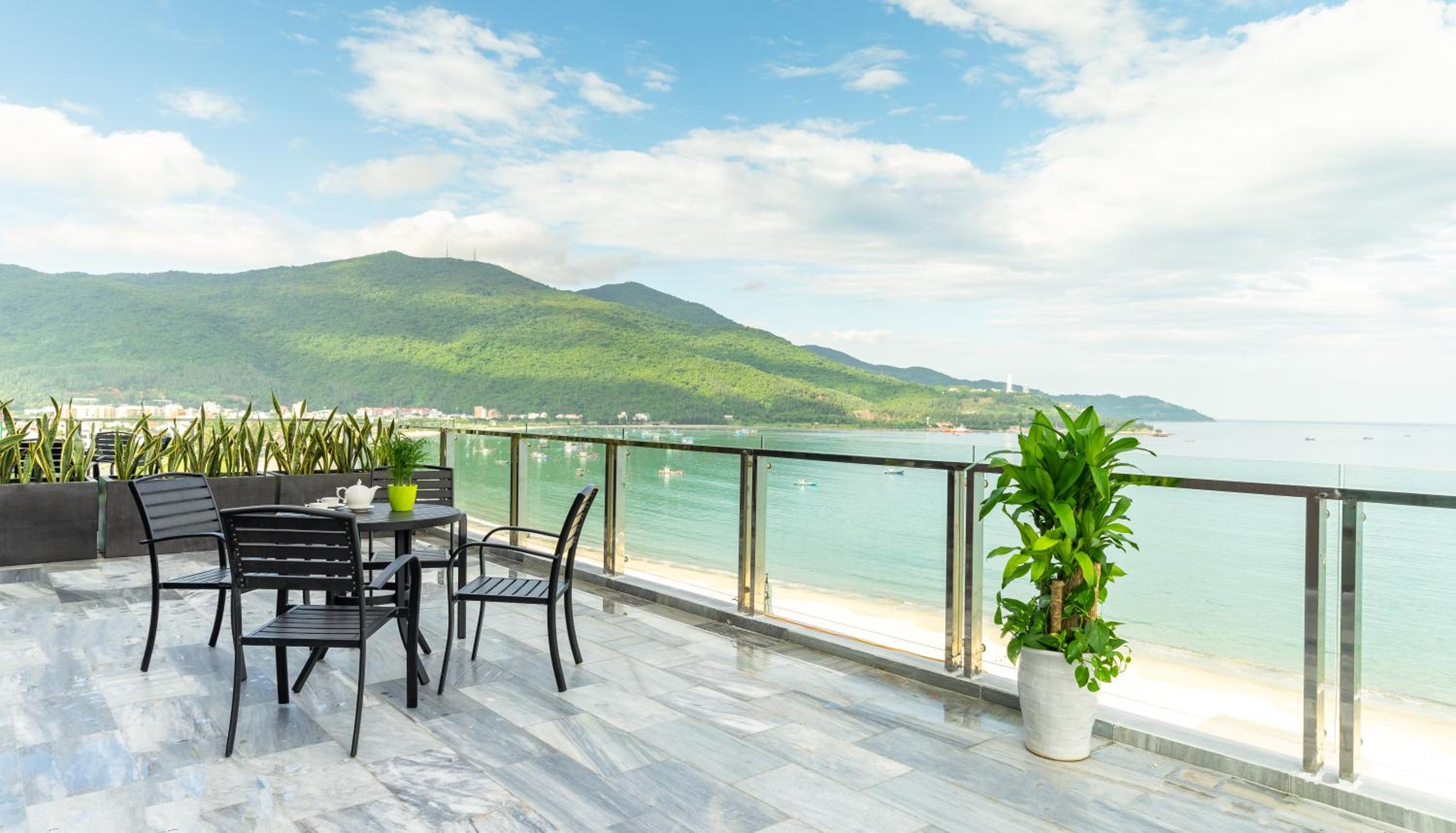 Apartment with Terrace - Ocean Front View