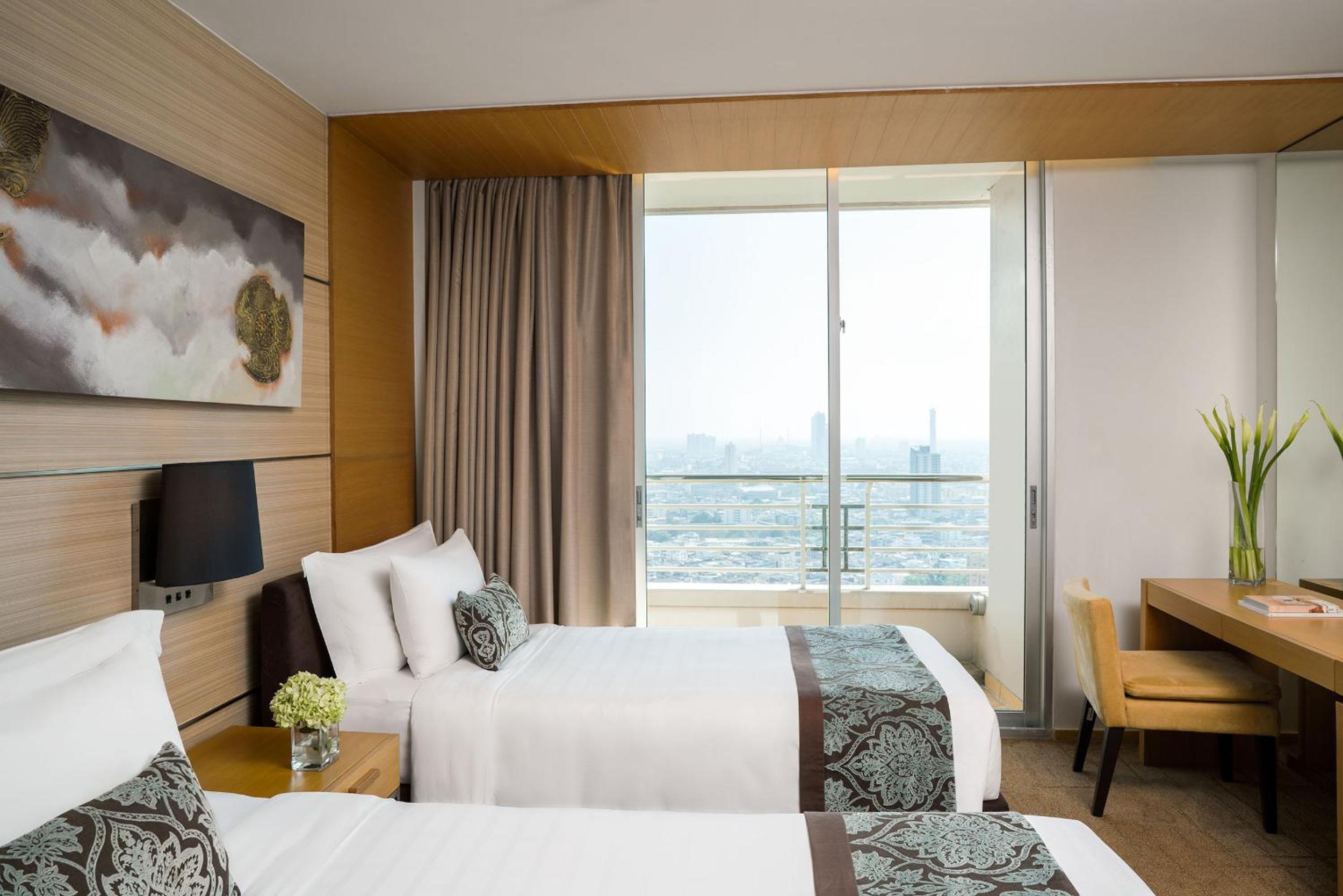 One-Bedroom Suite King Bed with Private Balcony
