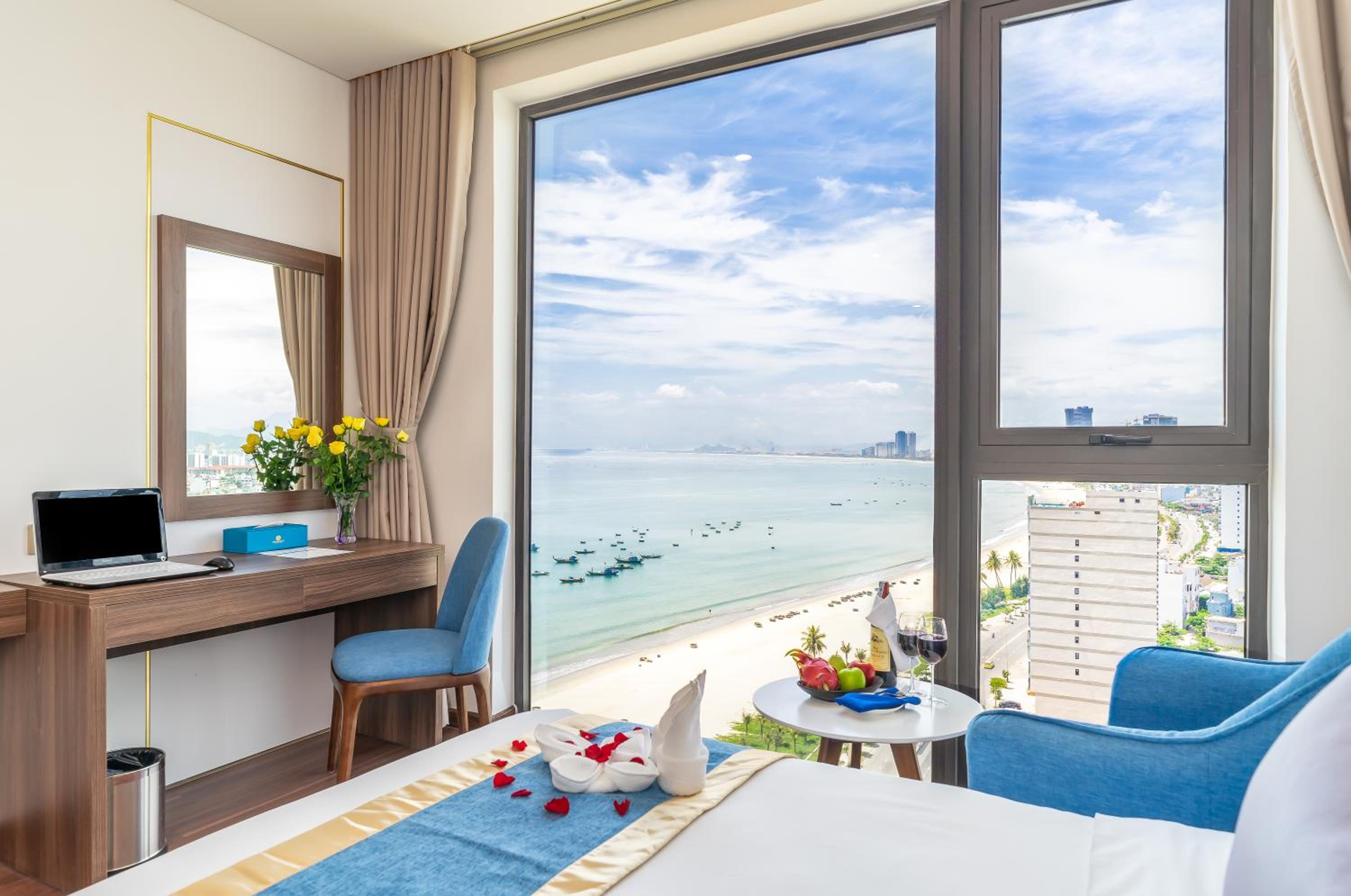 Deluxe Double or Twin Room with Sea View