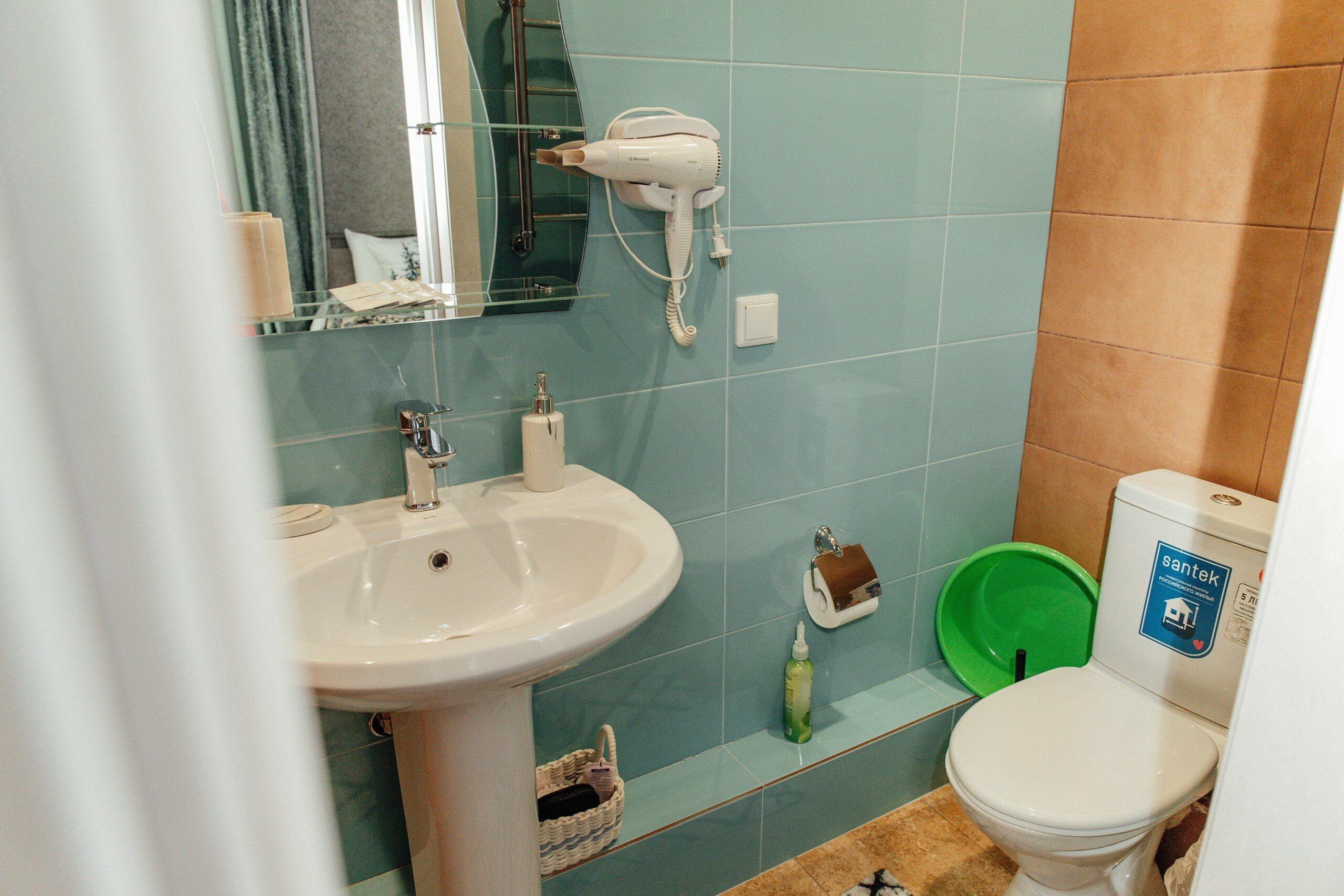 Трехместный номер с собственной ванной комнатой