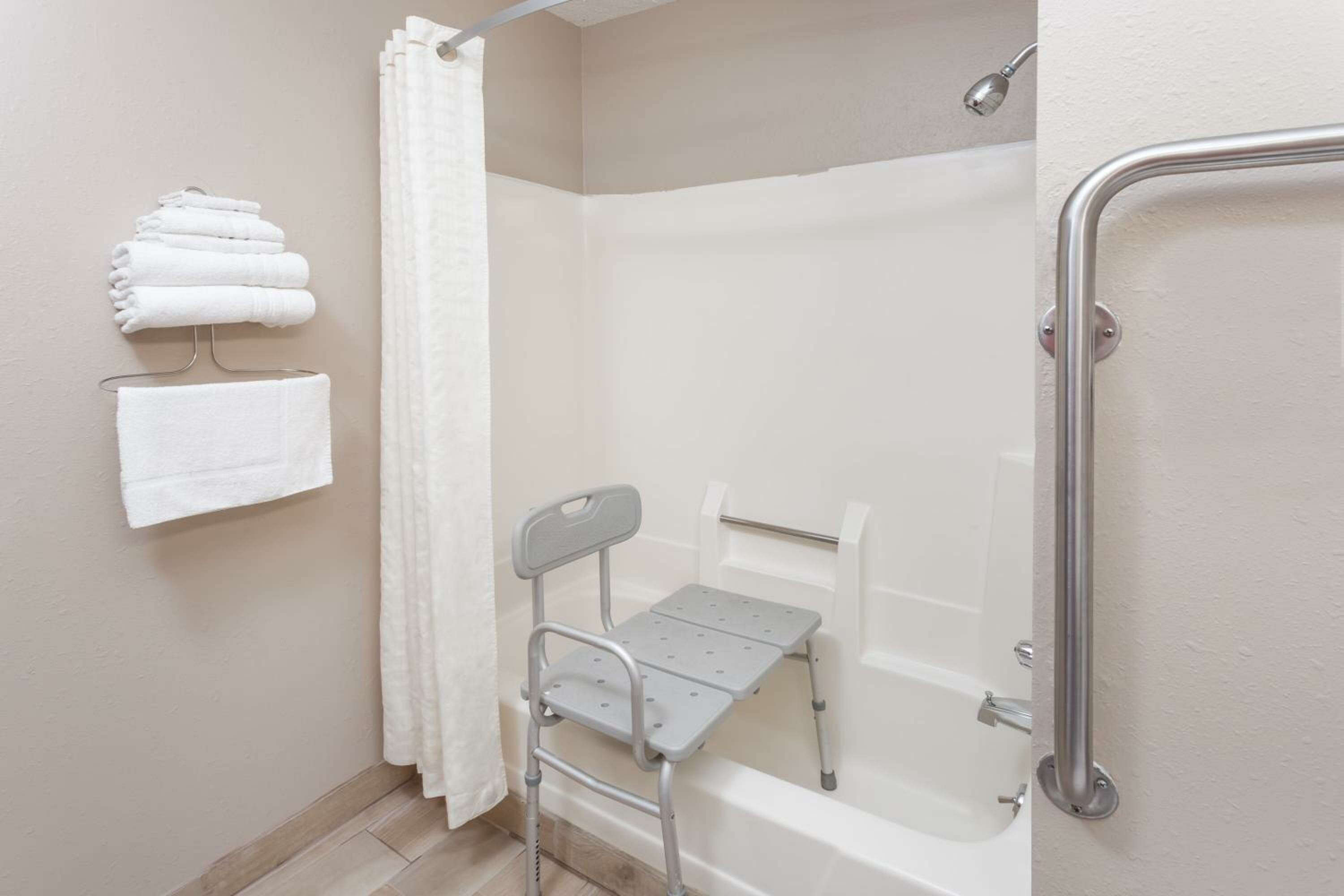 Queen Room - Disability Access/Non-Smoking
