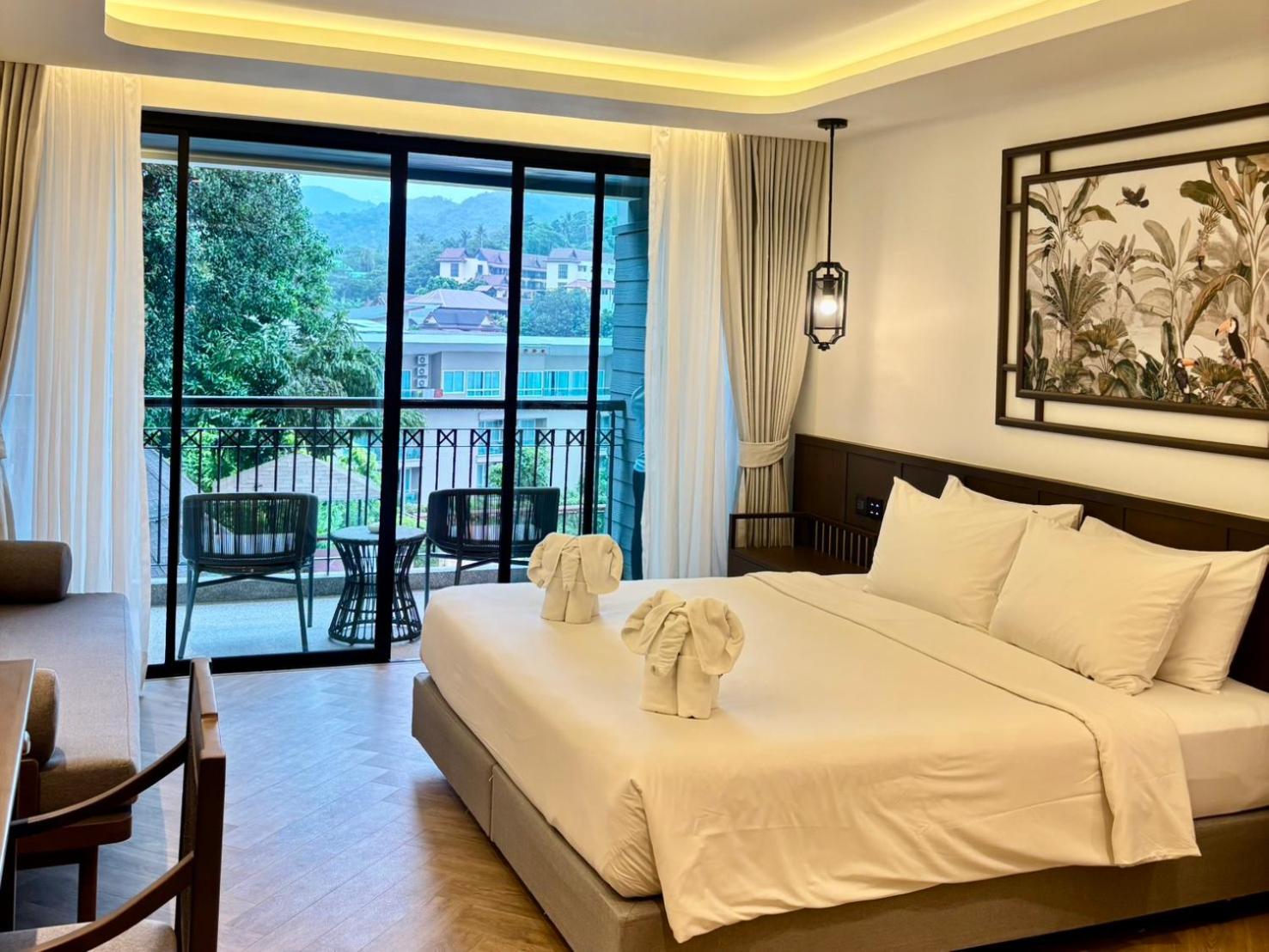 Junior Suite with Pool View