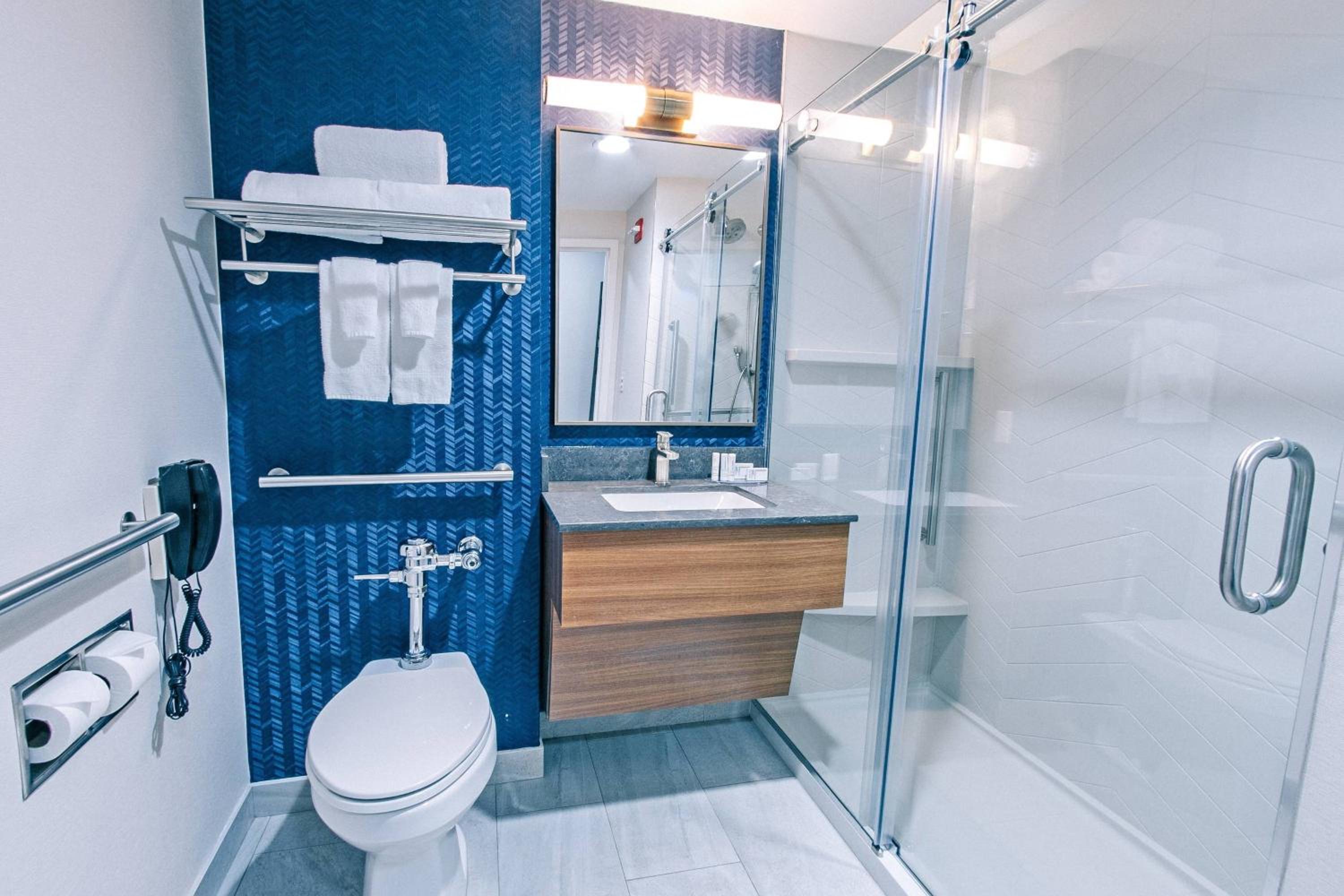 King Room with Roll-in Shower - Mobility and Hearing Accessible