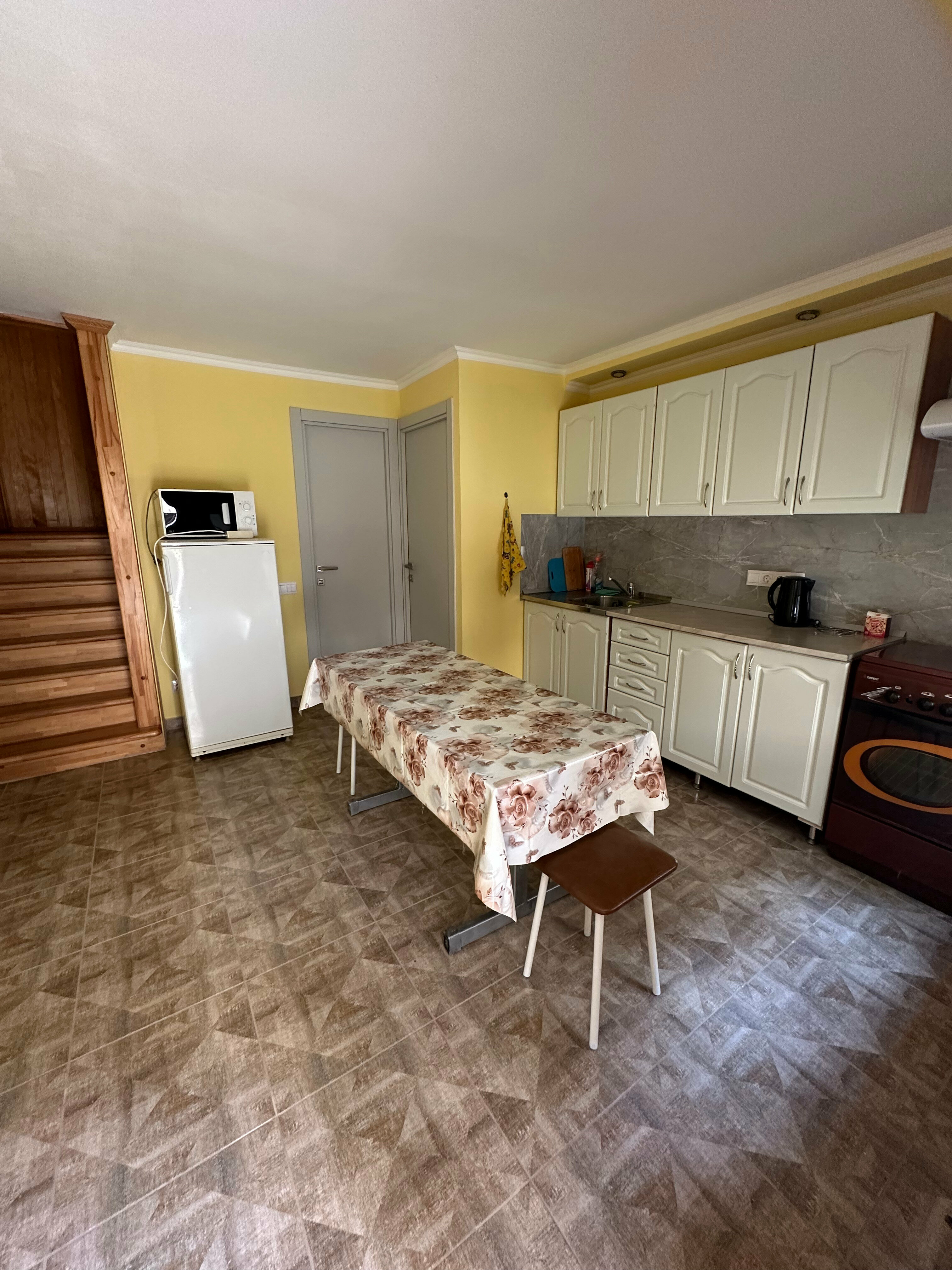 Двухкомнатный, двухэтажный дом