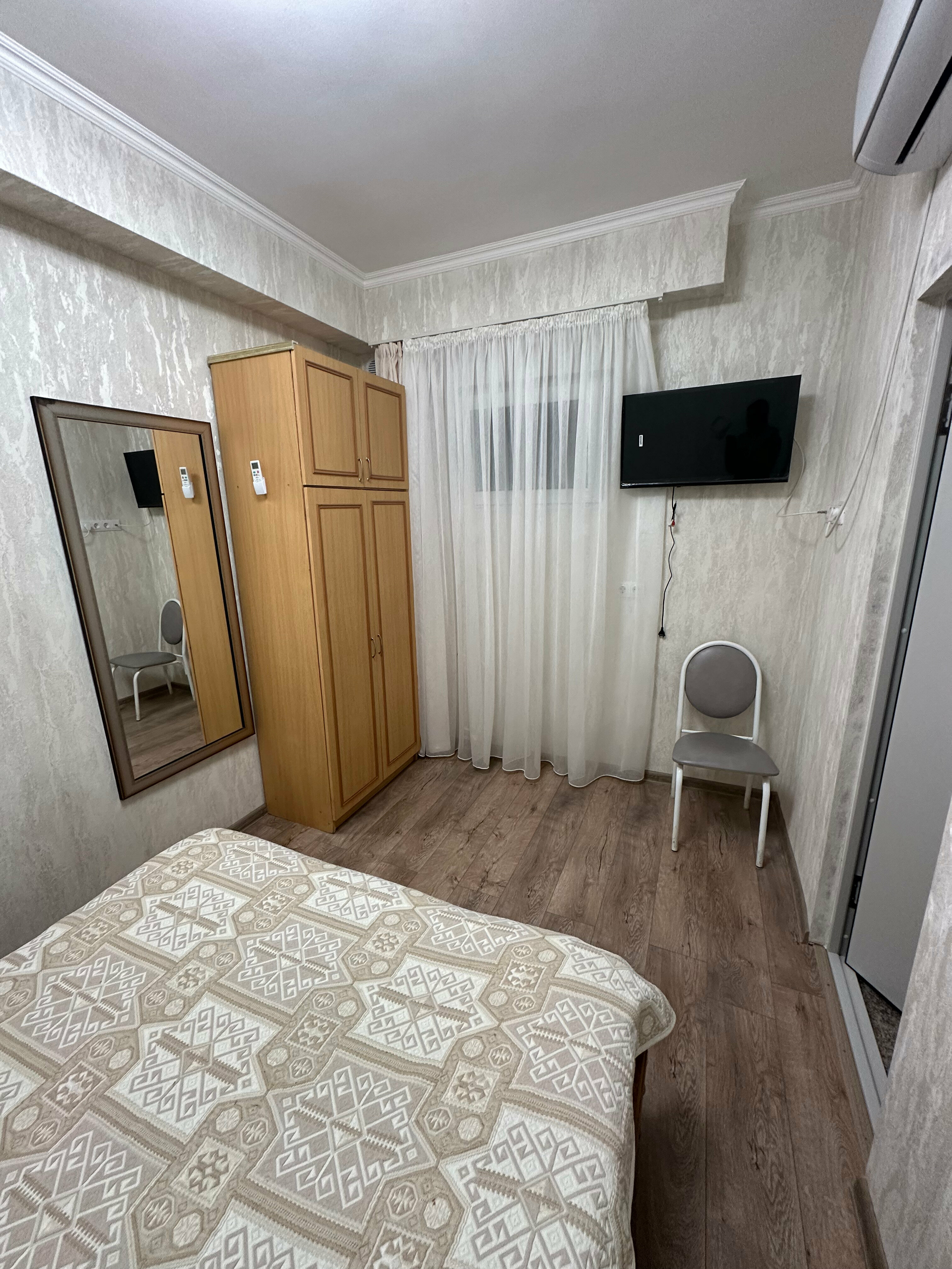 Двухкомнатный, двухэтажный дом