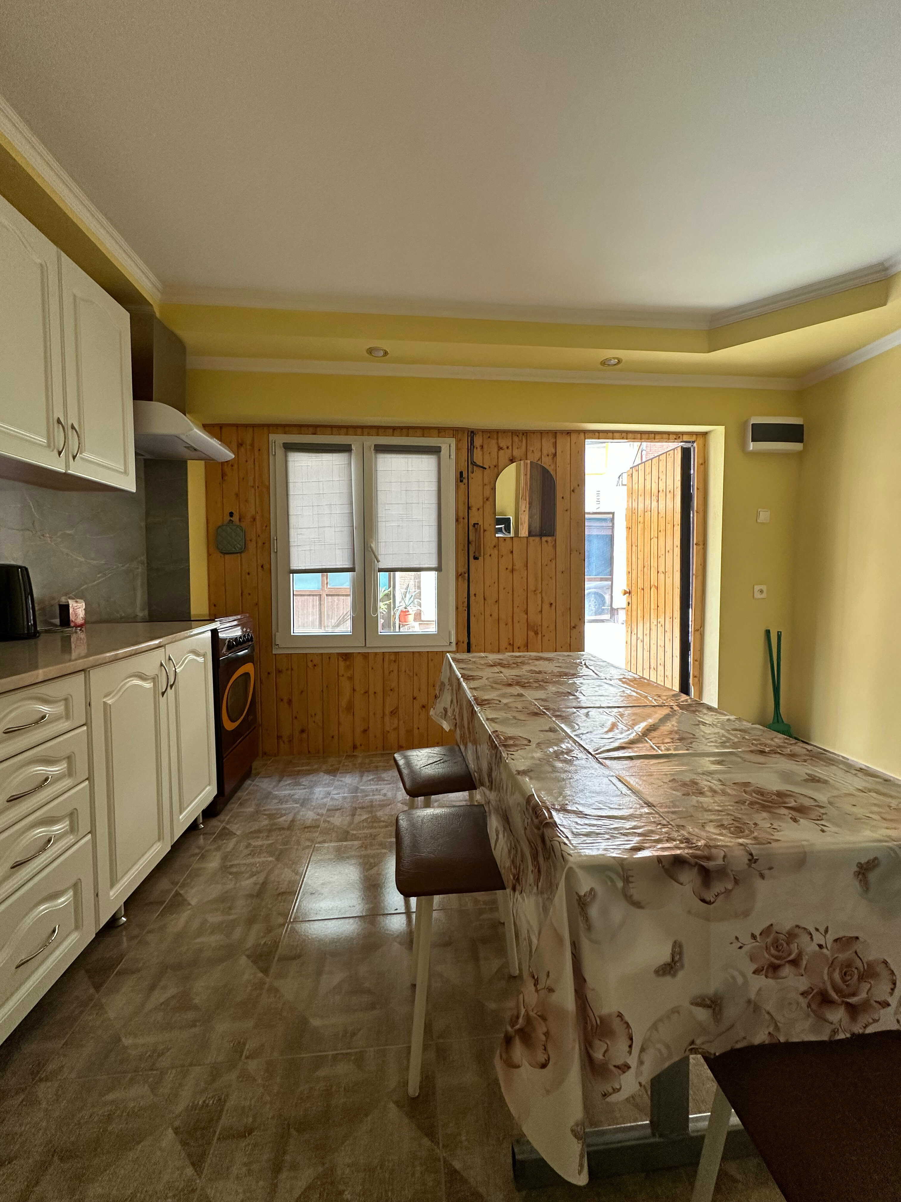 Двухкомнатный, двухэтажный дом