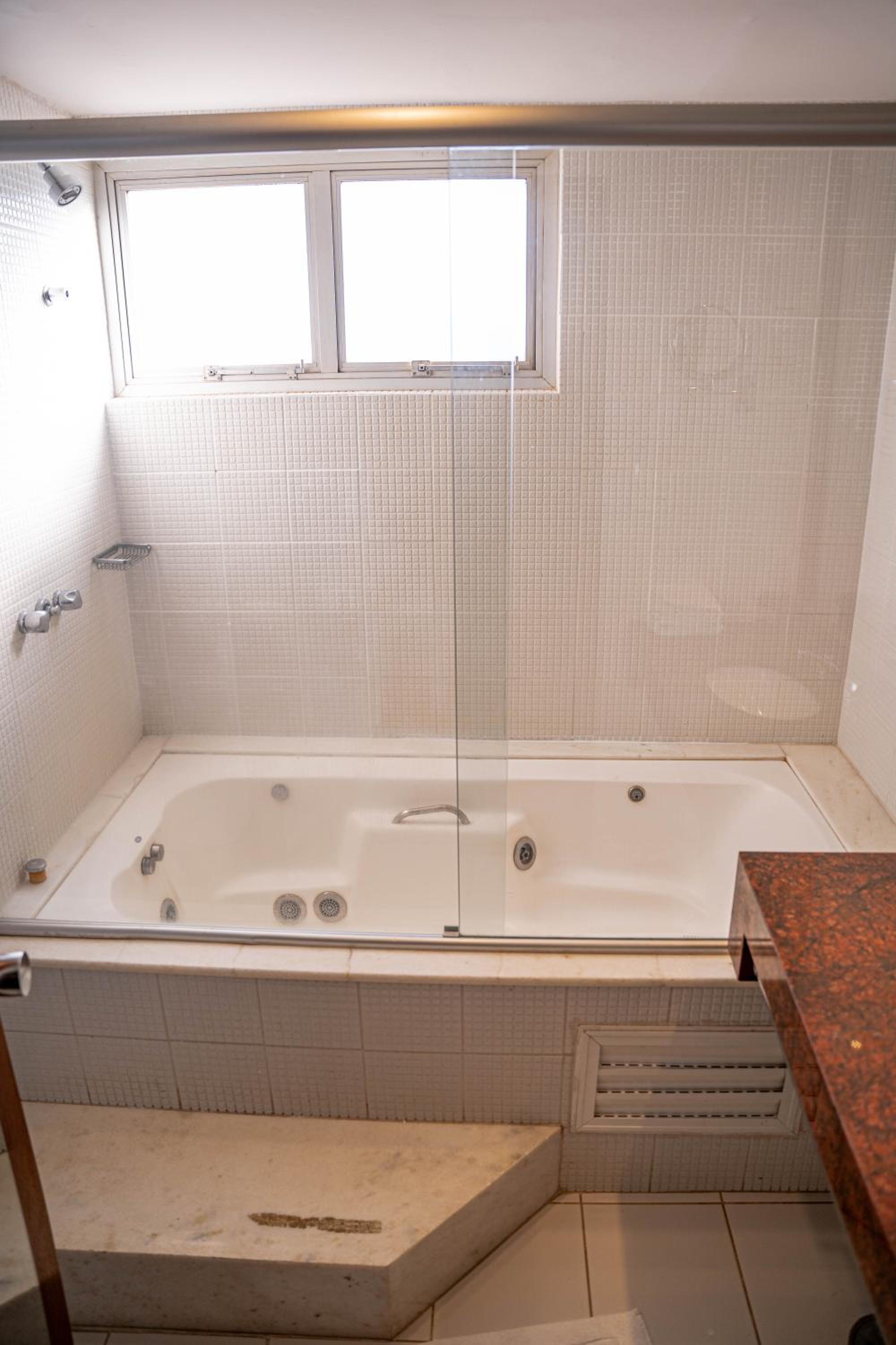 Queen Room with Spa Bath