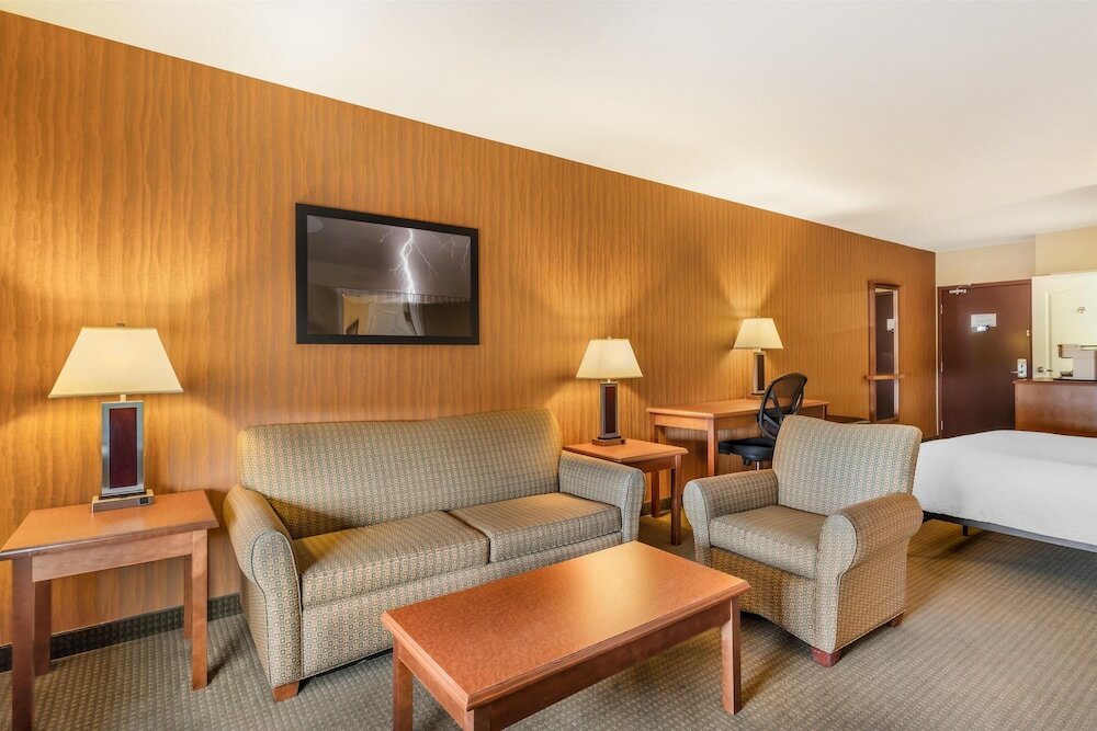 Family Suite, Multiple Beds, Non Smoking, Refrigerator & Microwave (with Sofabed)