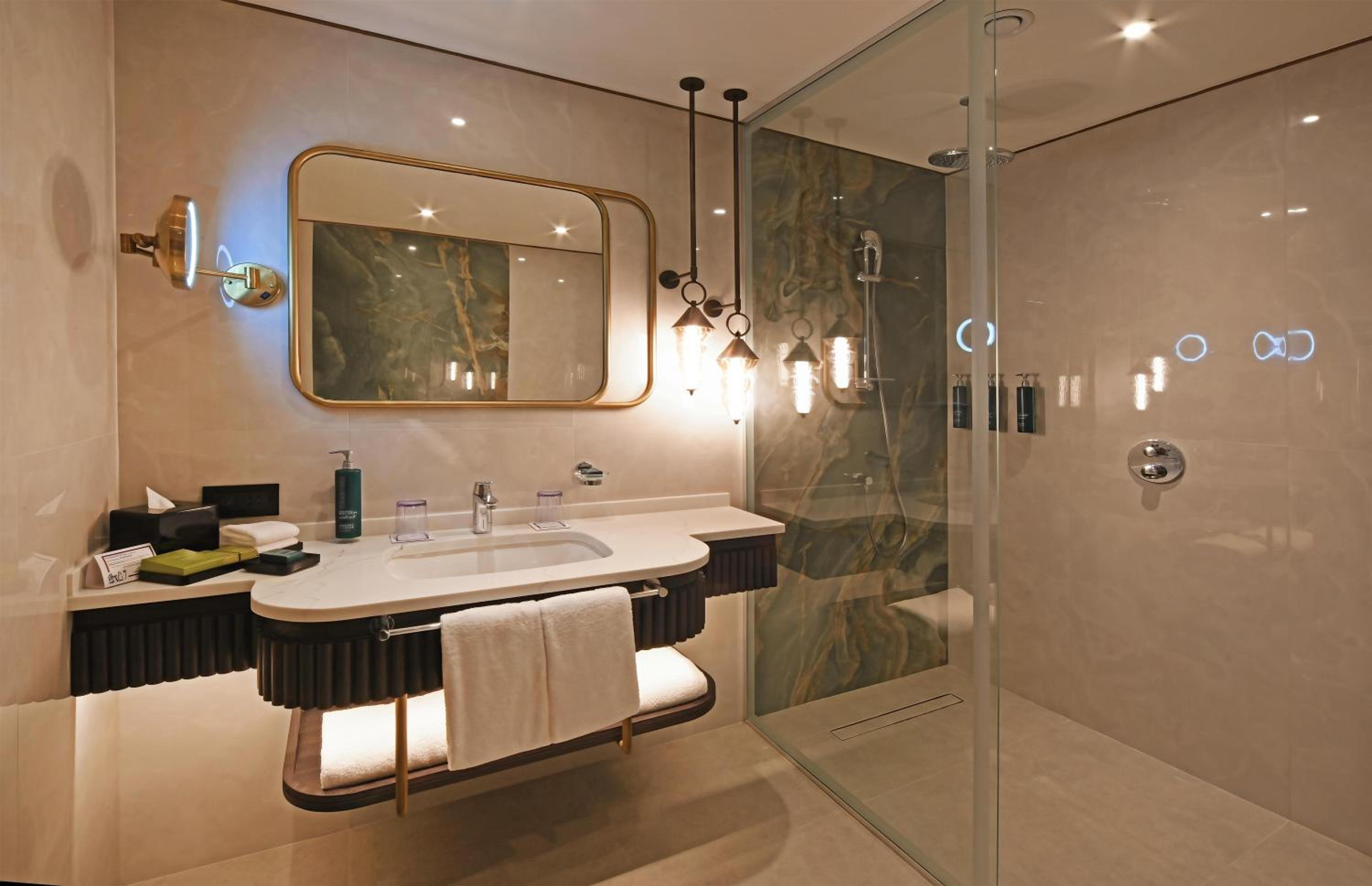 Premium King Suite