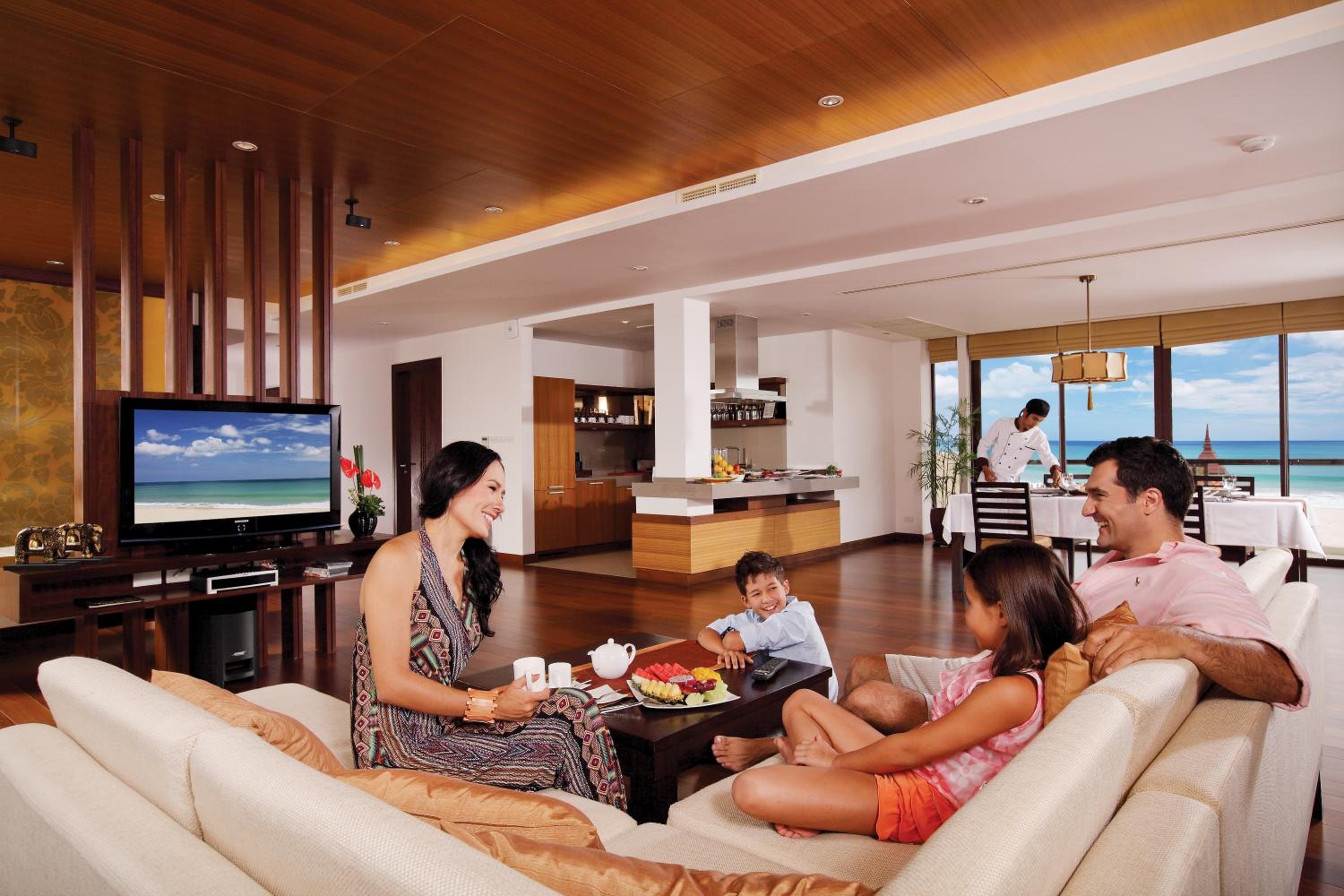 Seaview Three Bedroom Jacuzzi Penthouse