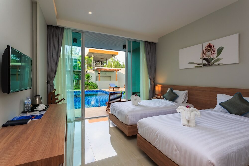 Deluxe Room, Pool Access